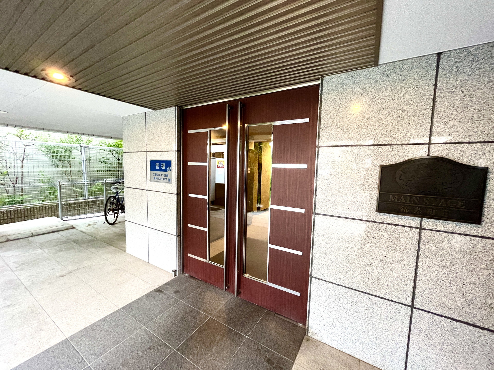 建物エントランス