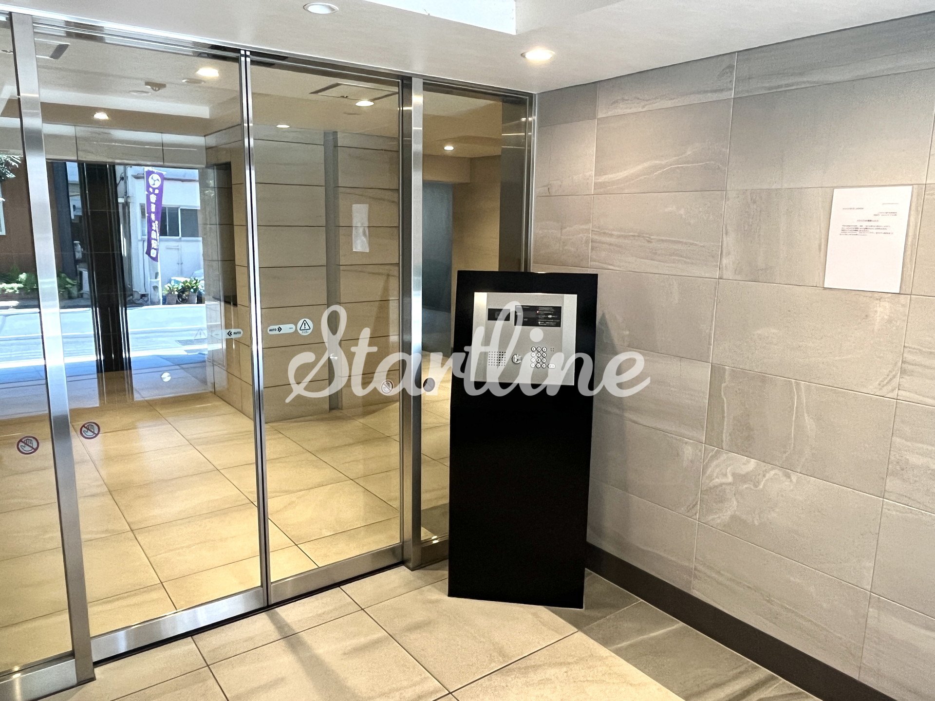 建物エントランス