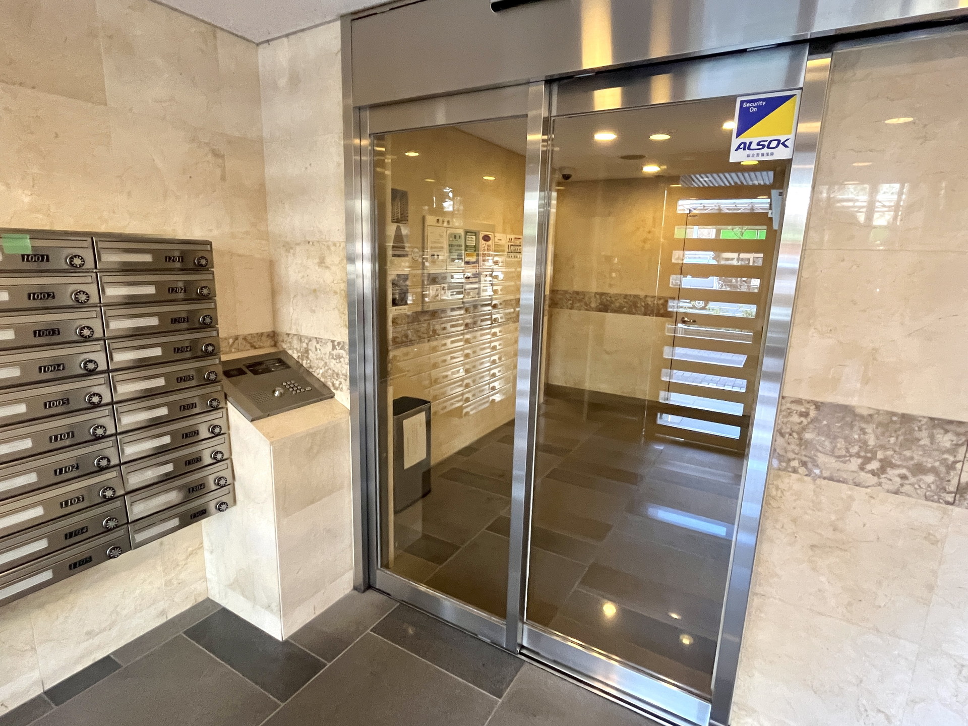 建物エントランス