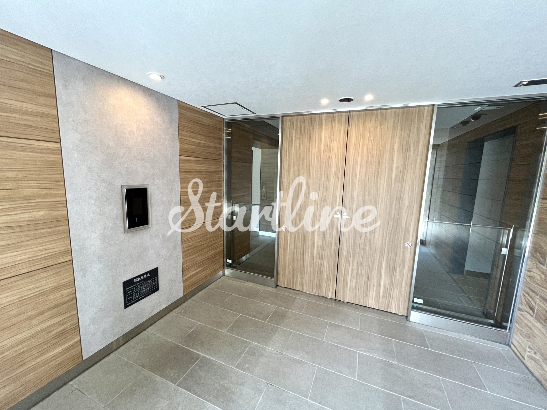 建物エントランス