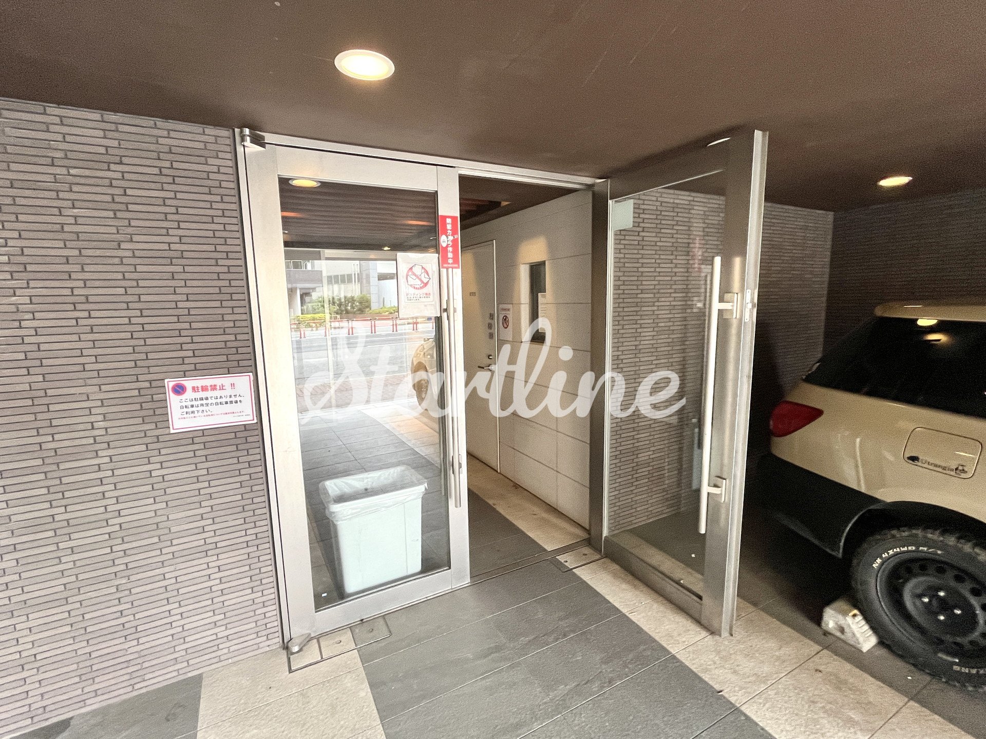建物エントランス