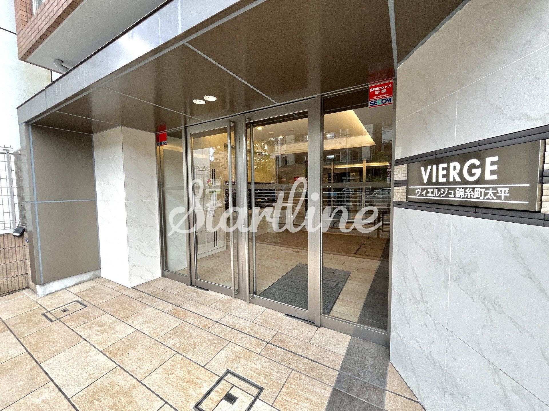 建物エントランス