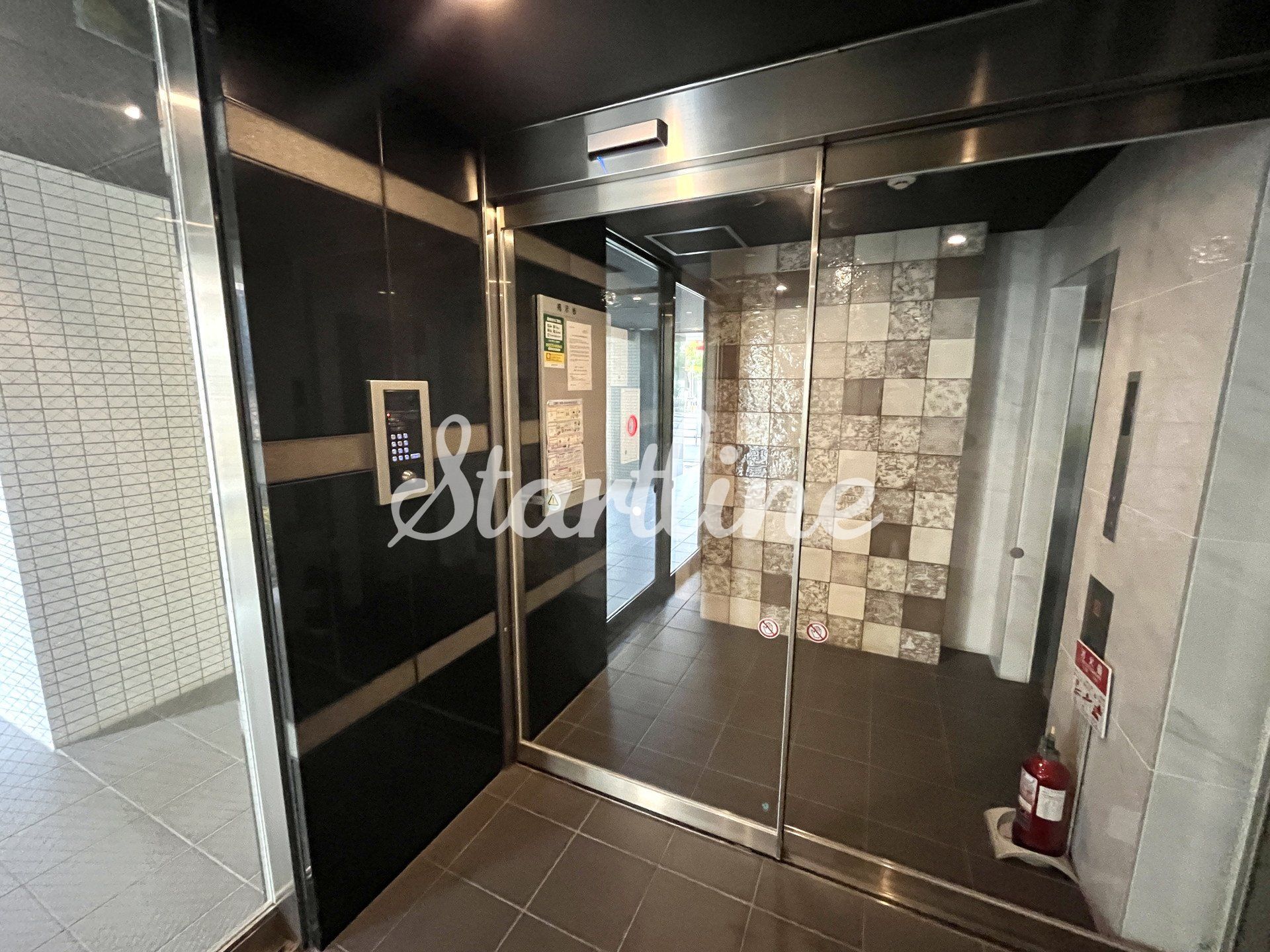 建物エントランス