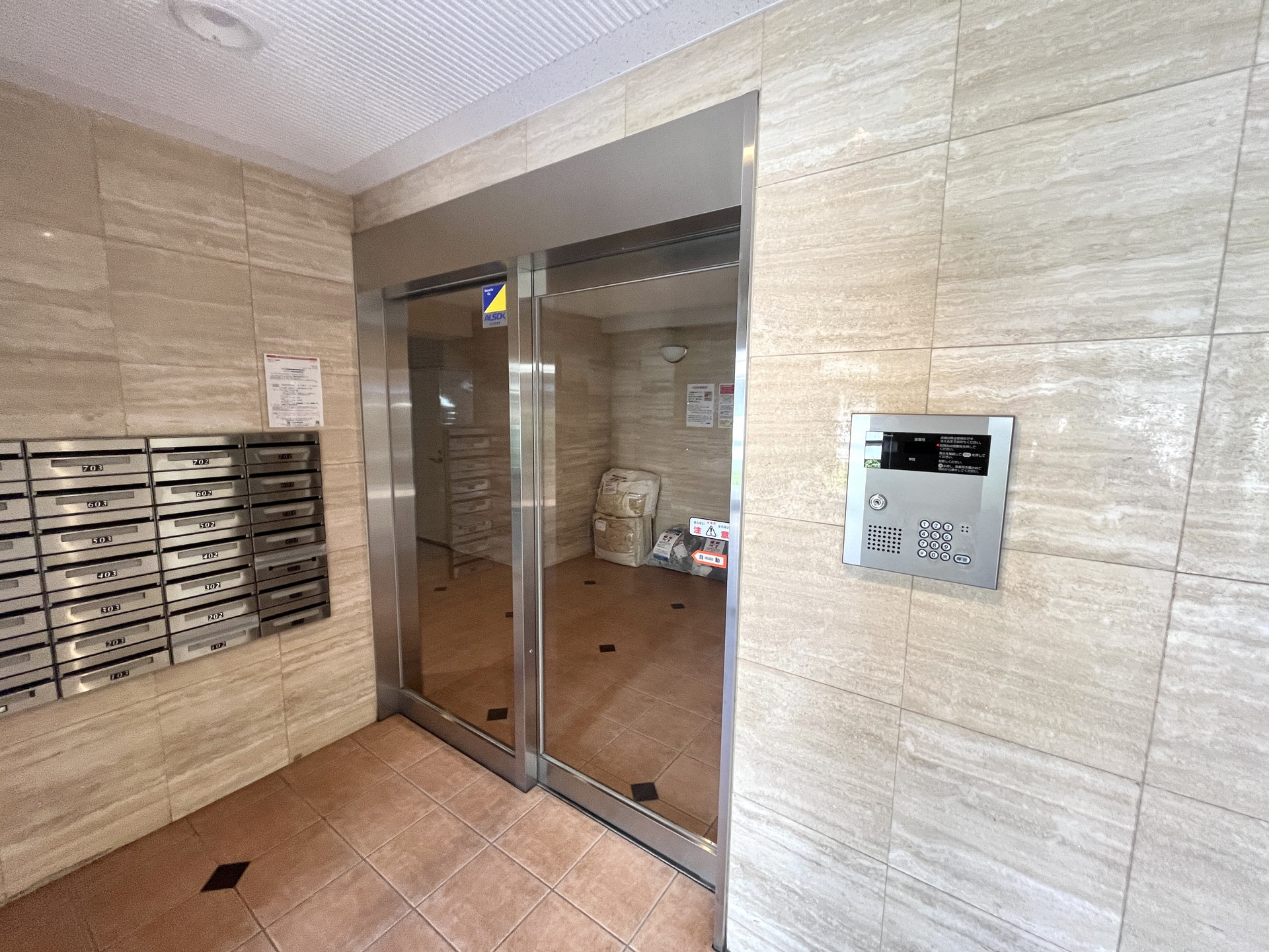 建物エントランス