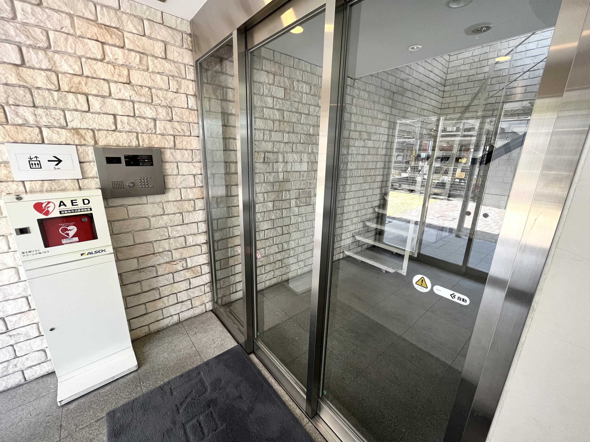 建物エントランス