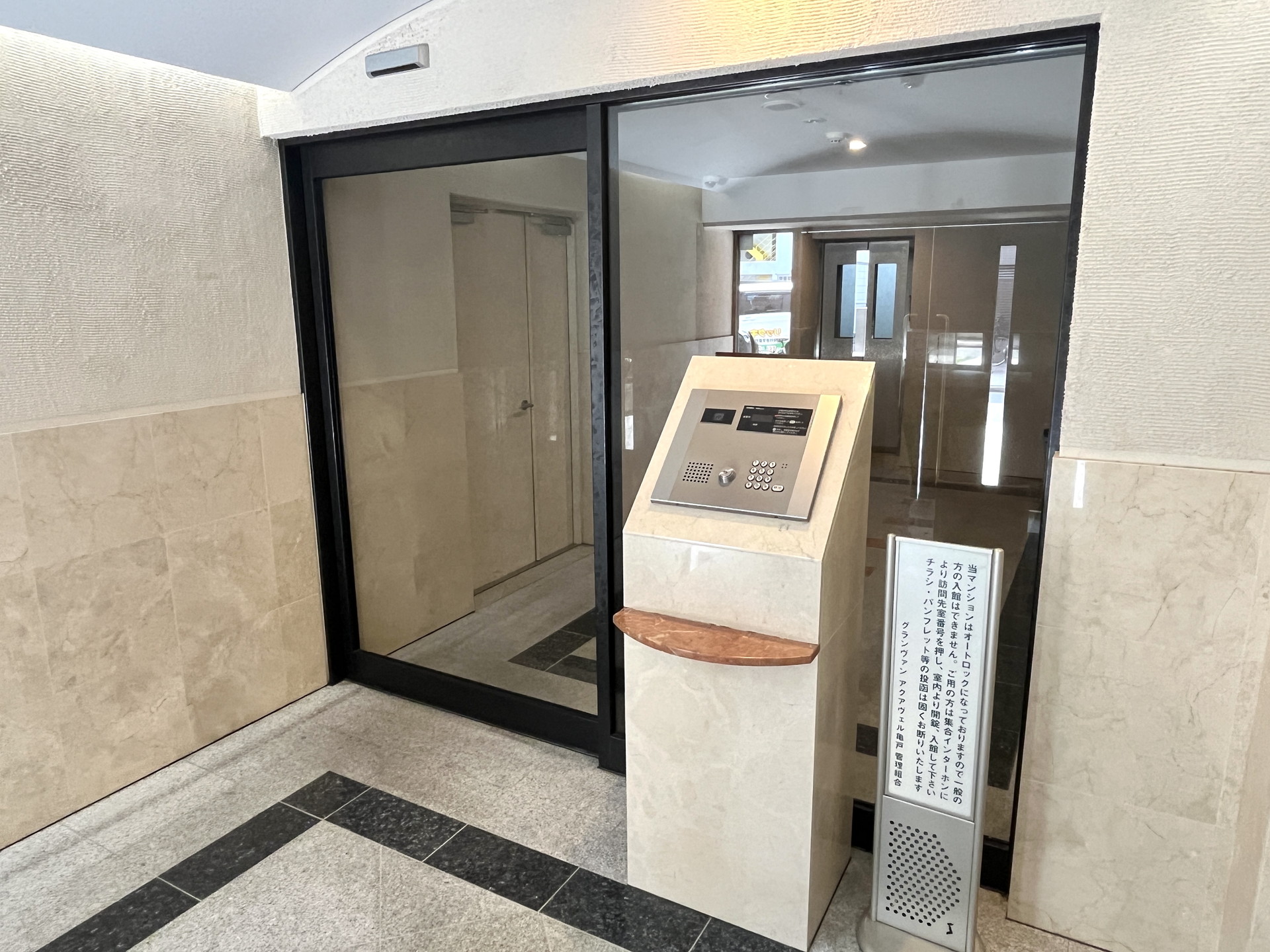 建物エントランス