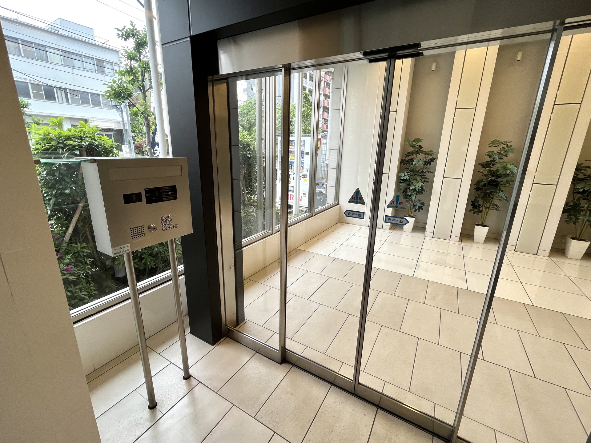 建物エントランス