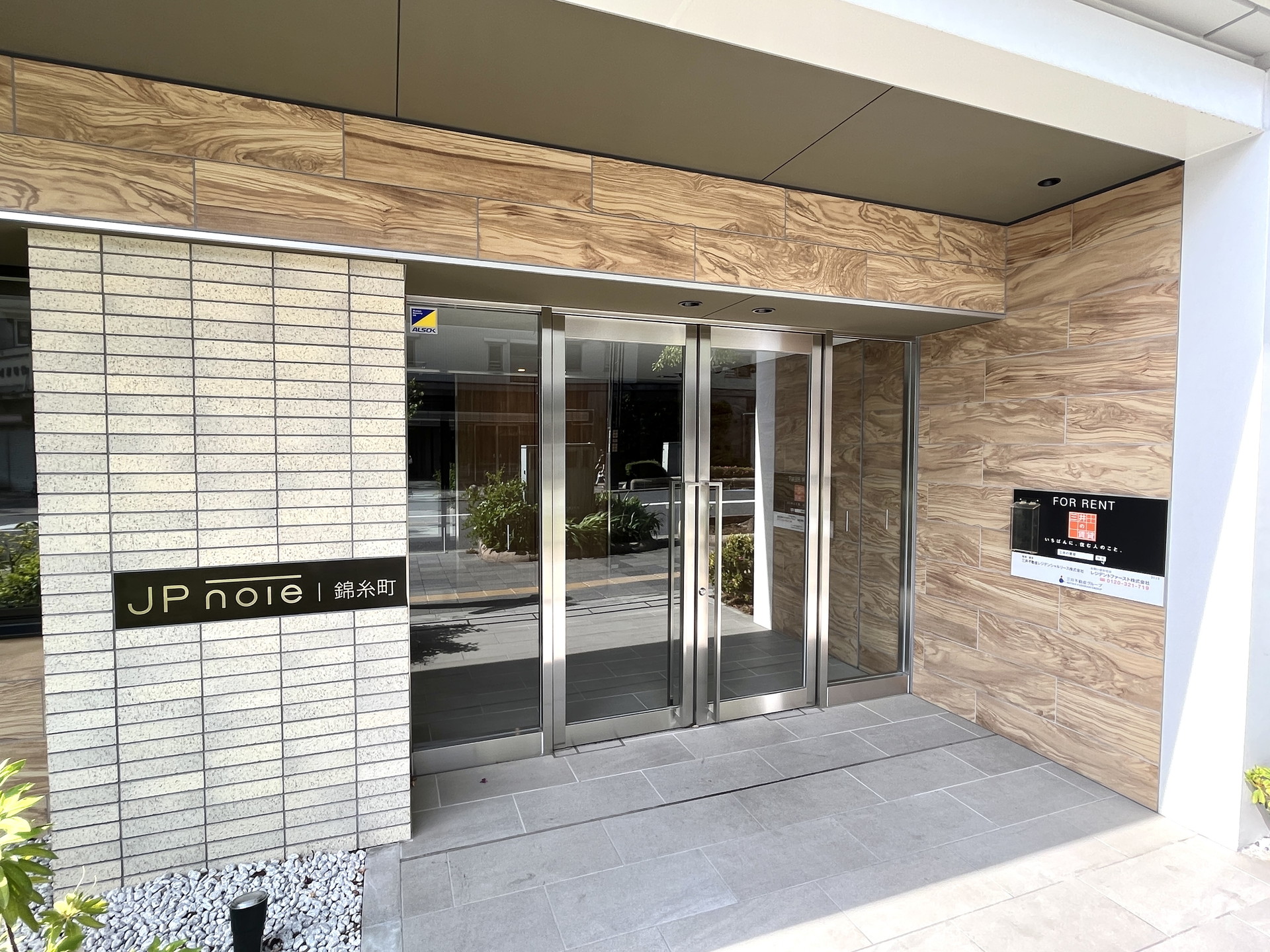 建物エントランス