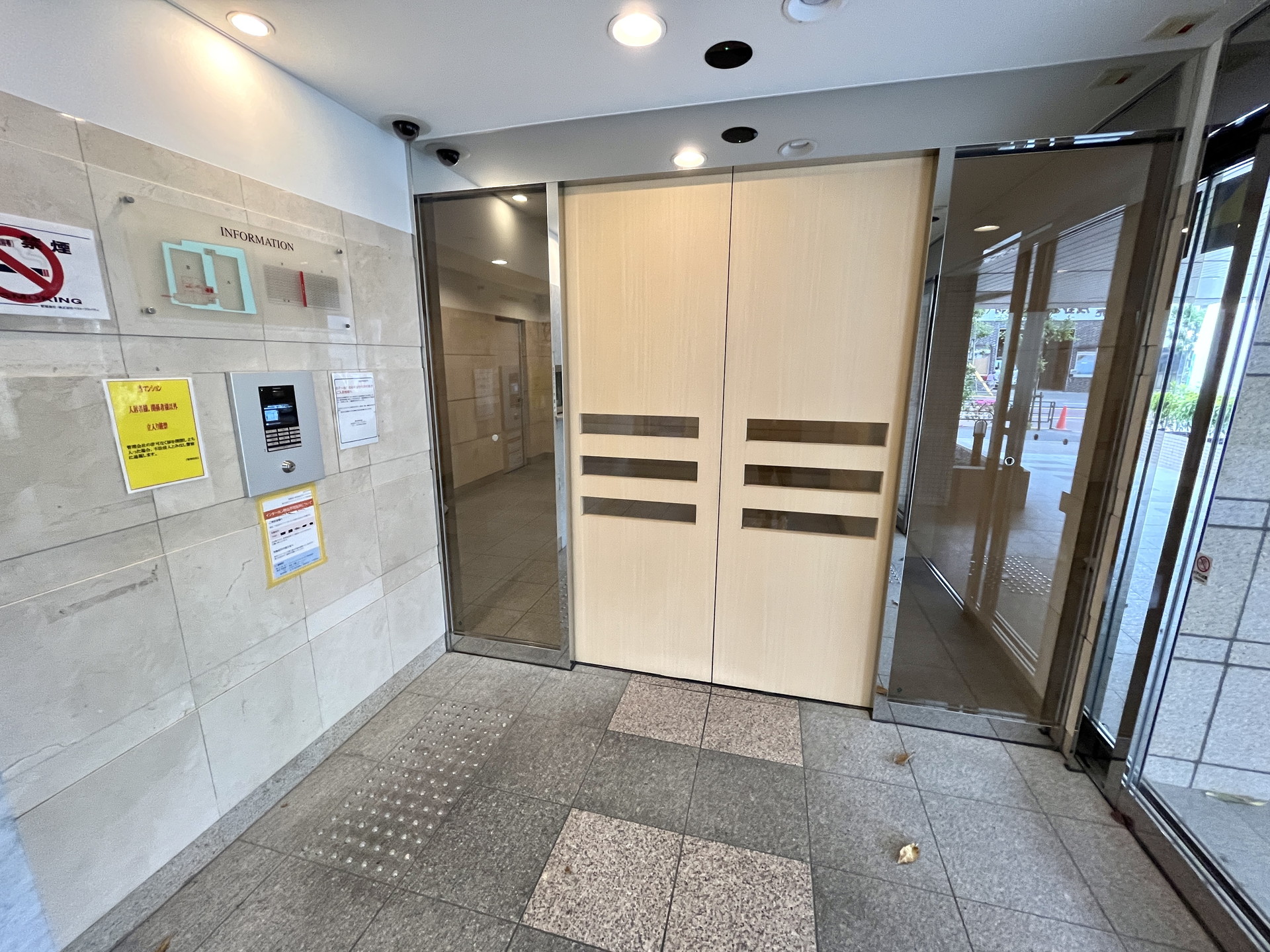 建物エントランス