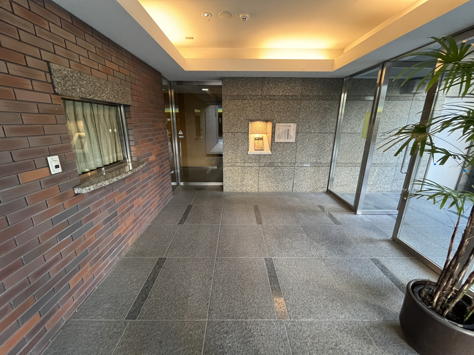 建物エントランス