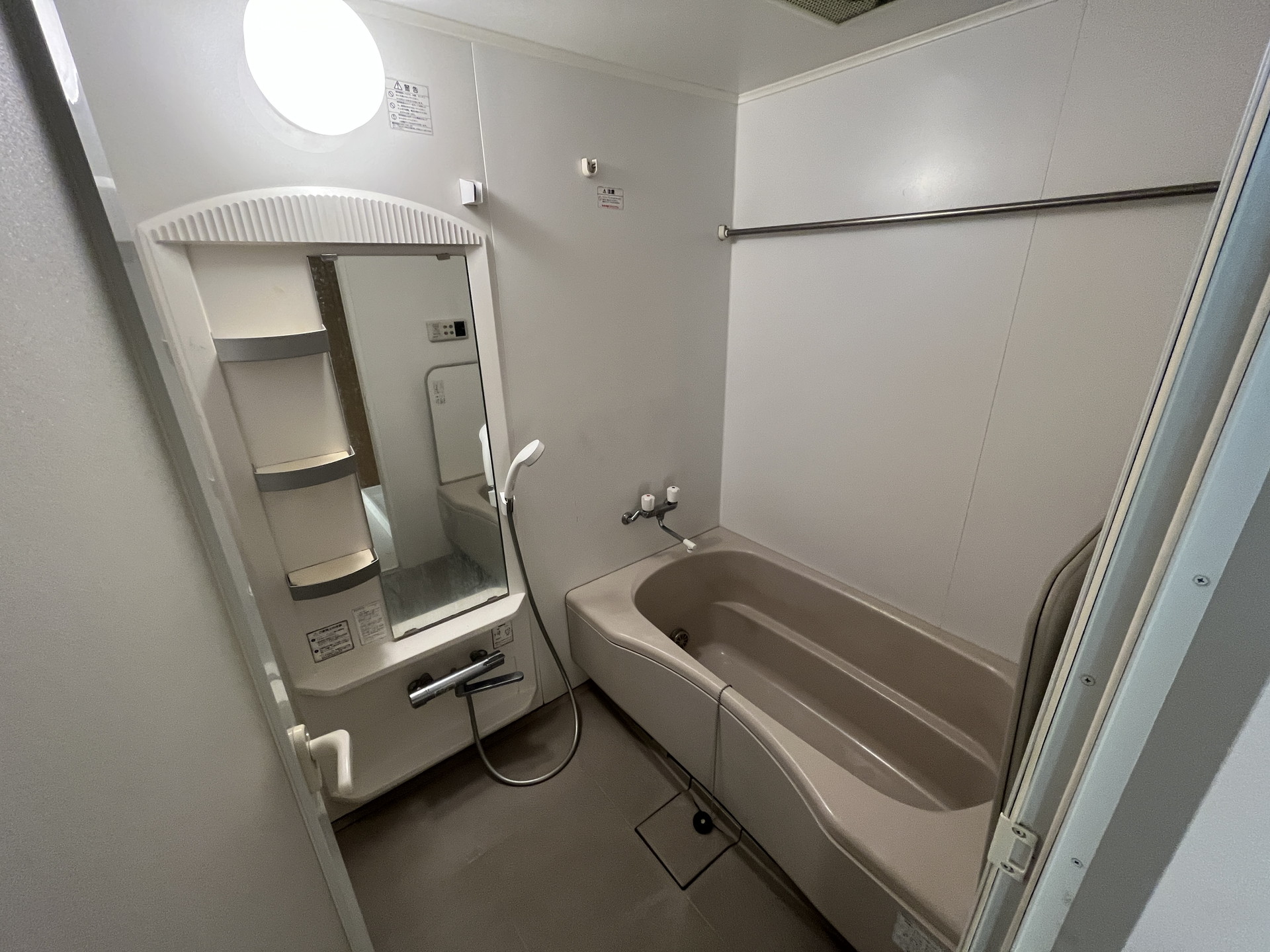 シャワールーム