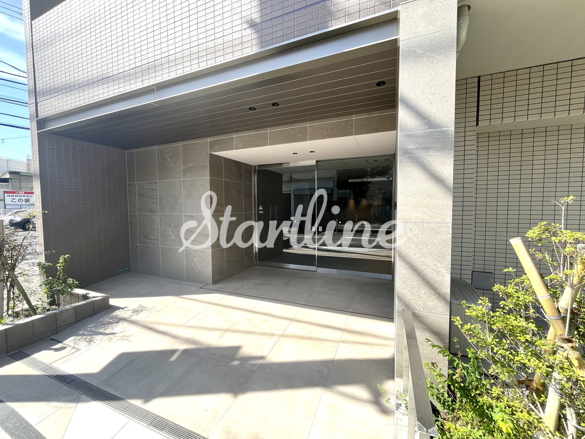 建物エントランス