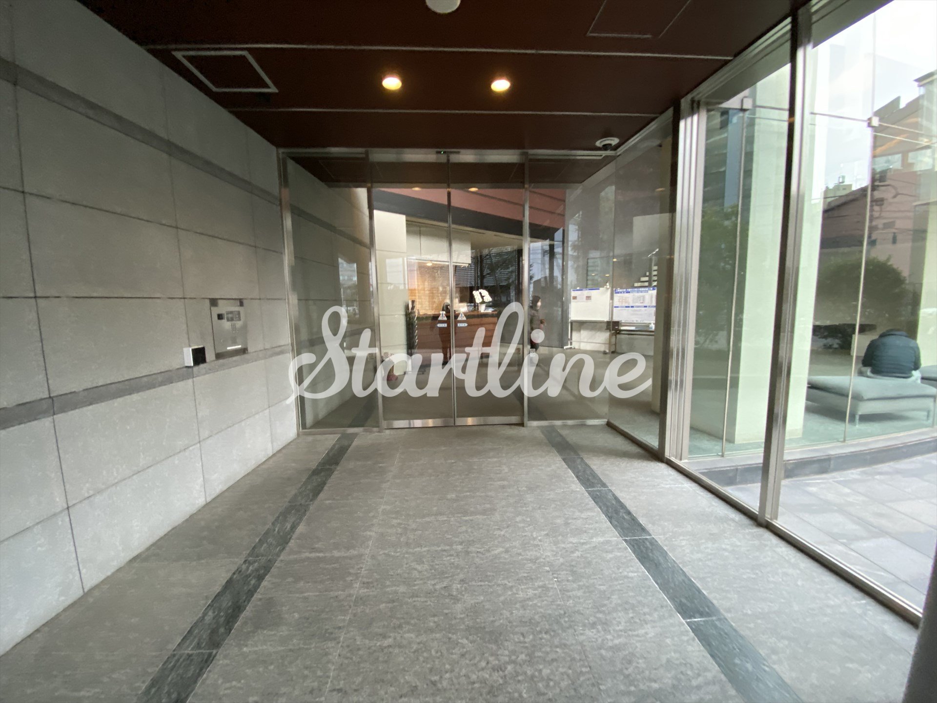 建物エントランス