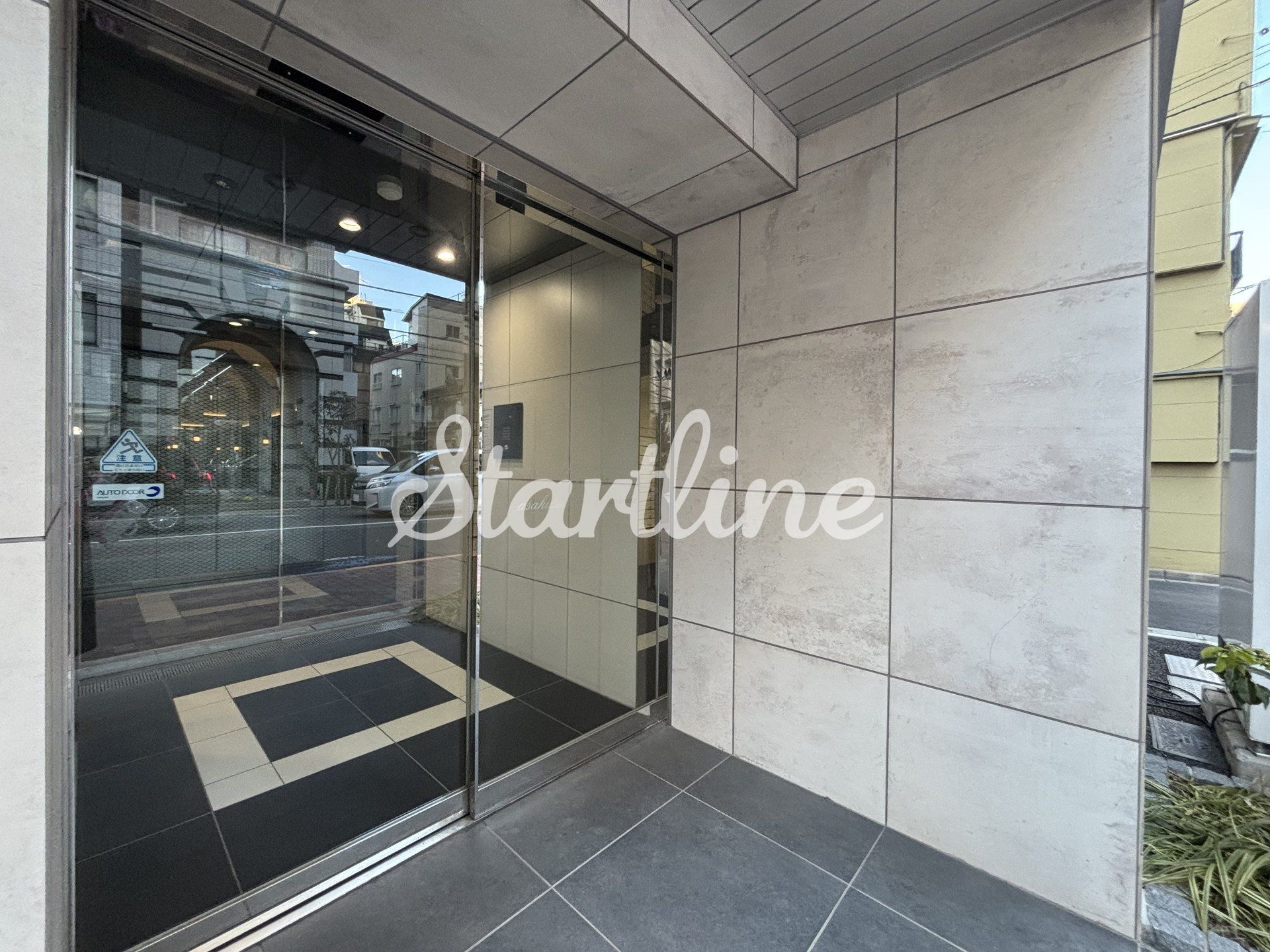 建物エントランス