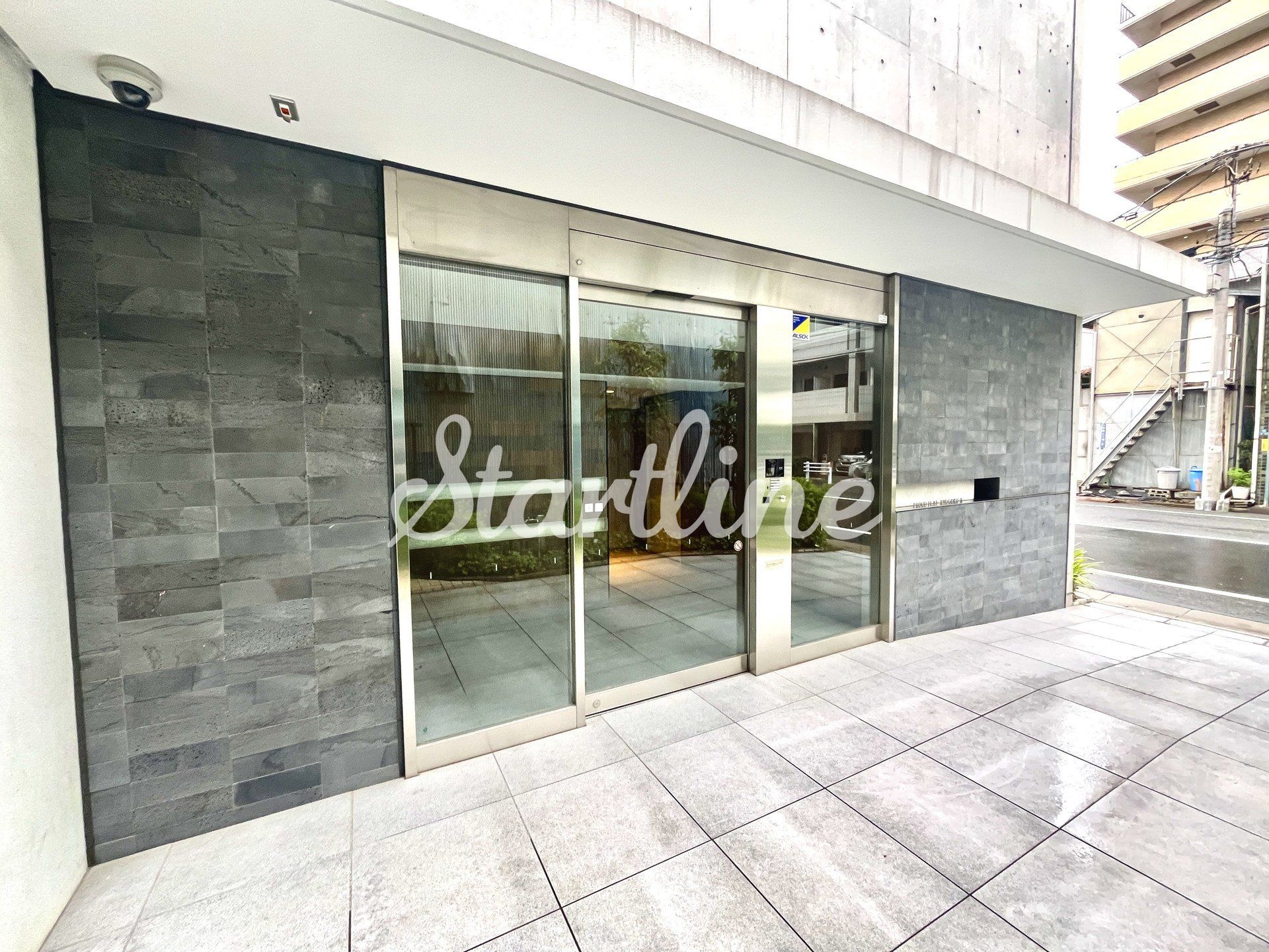 建物エントランス