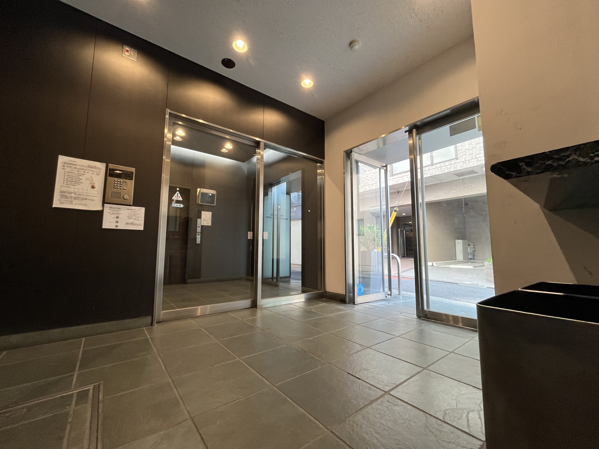 建物エントランス