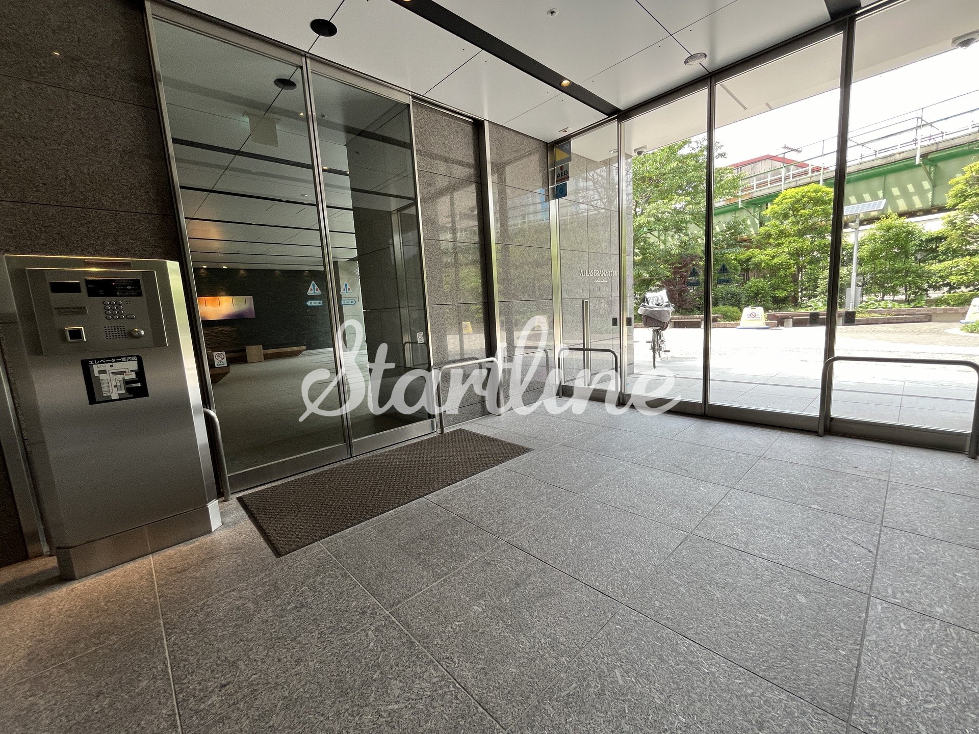 建物エントランス