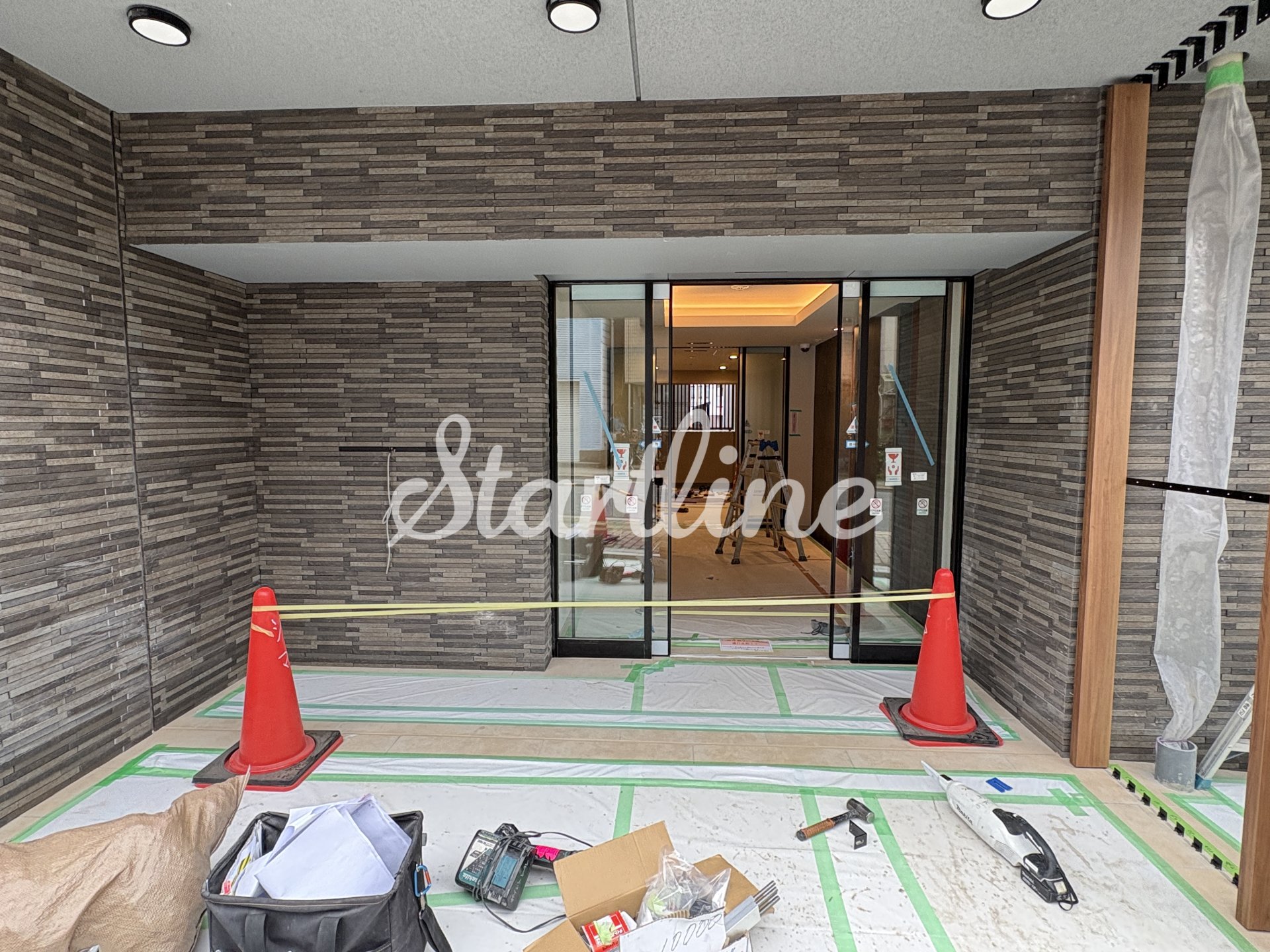 建物エントランス
