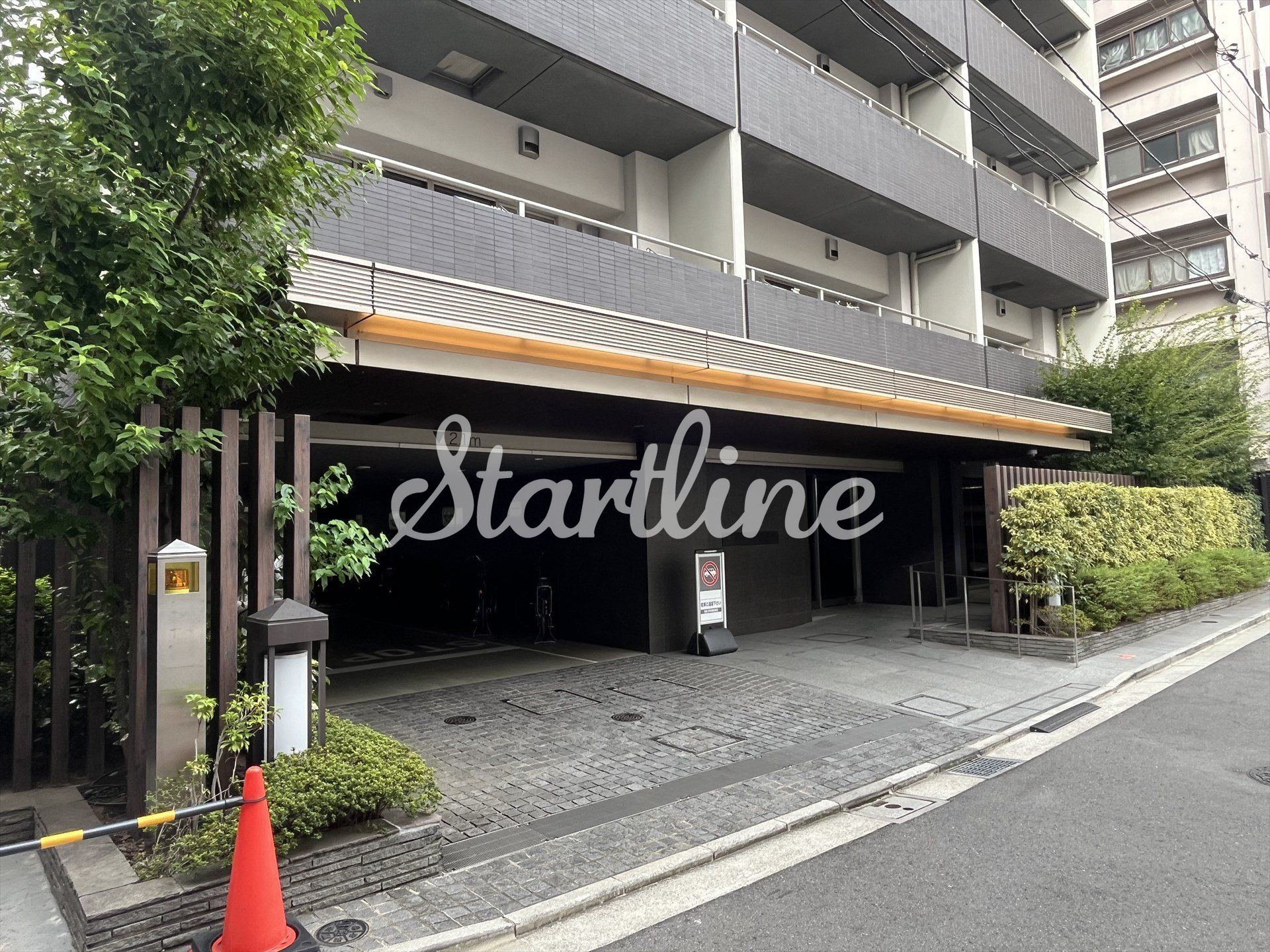 建物エントランス