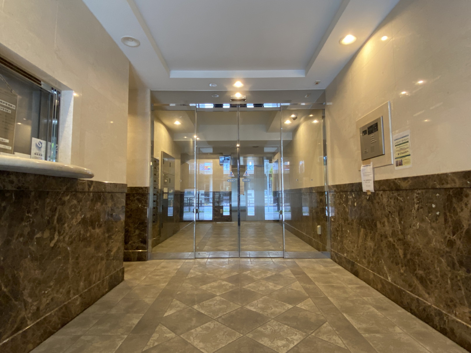 建物エントランス