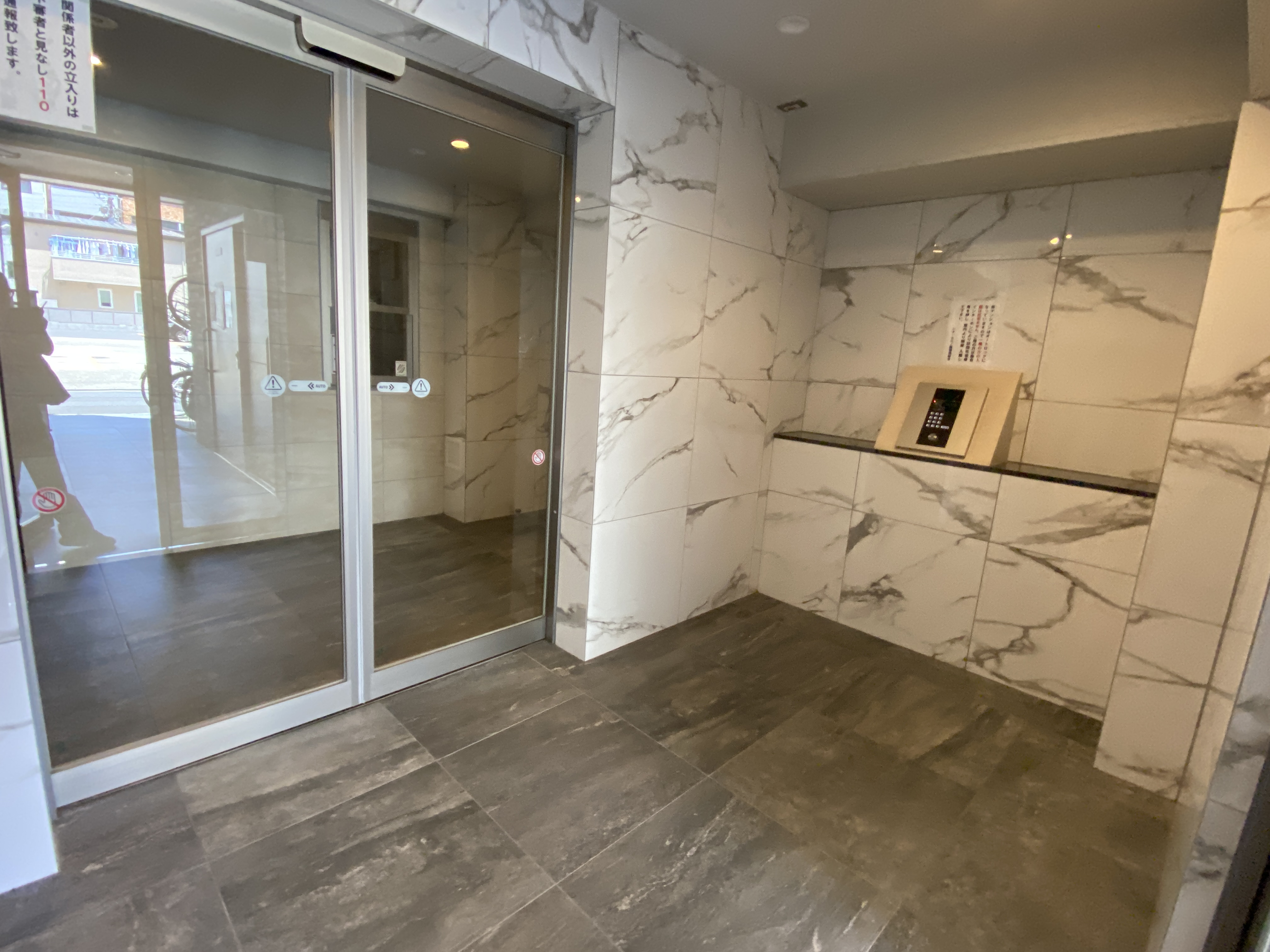 建物エントランス