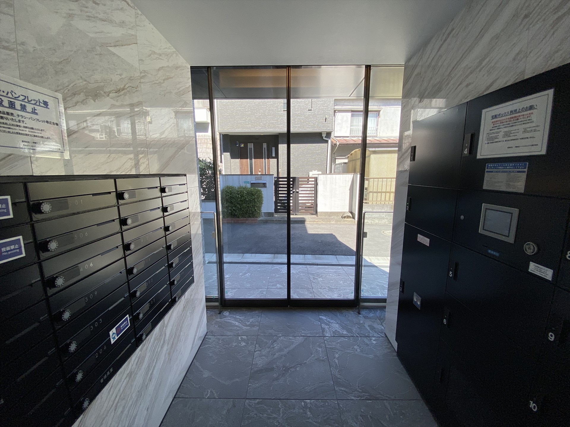 建物エントランス