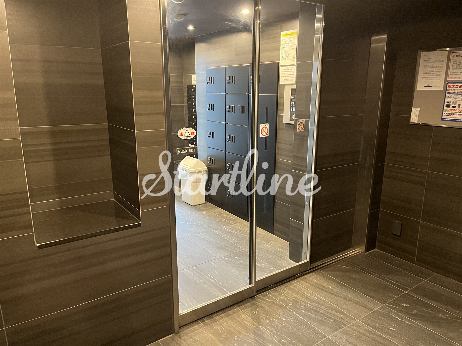 建物エントランス