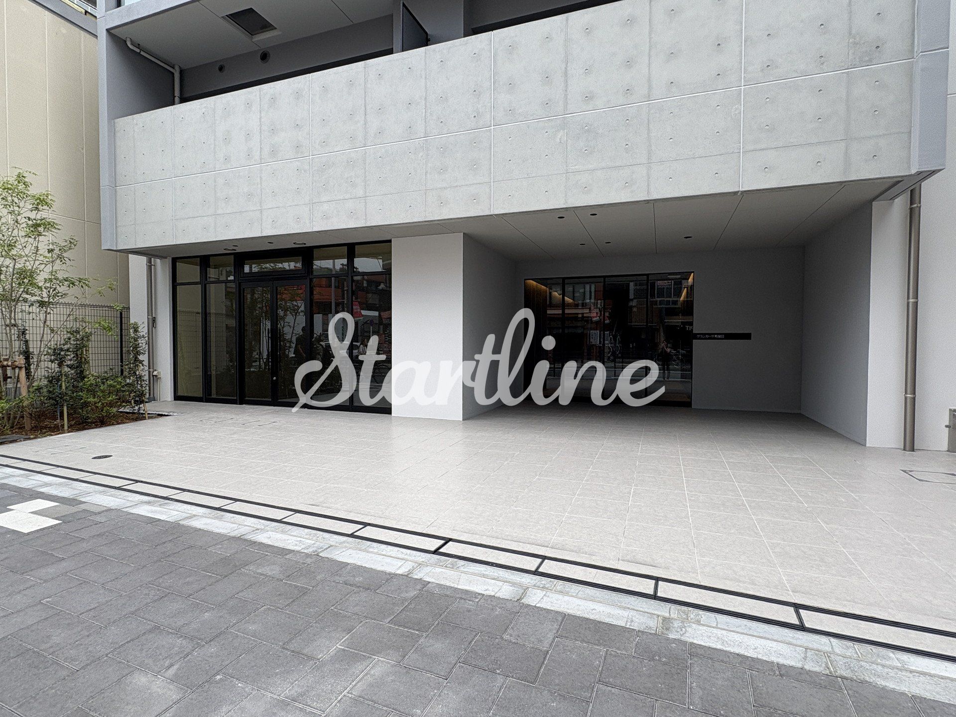 建物エントランス