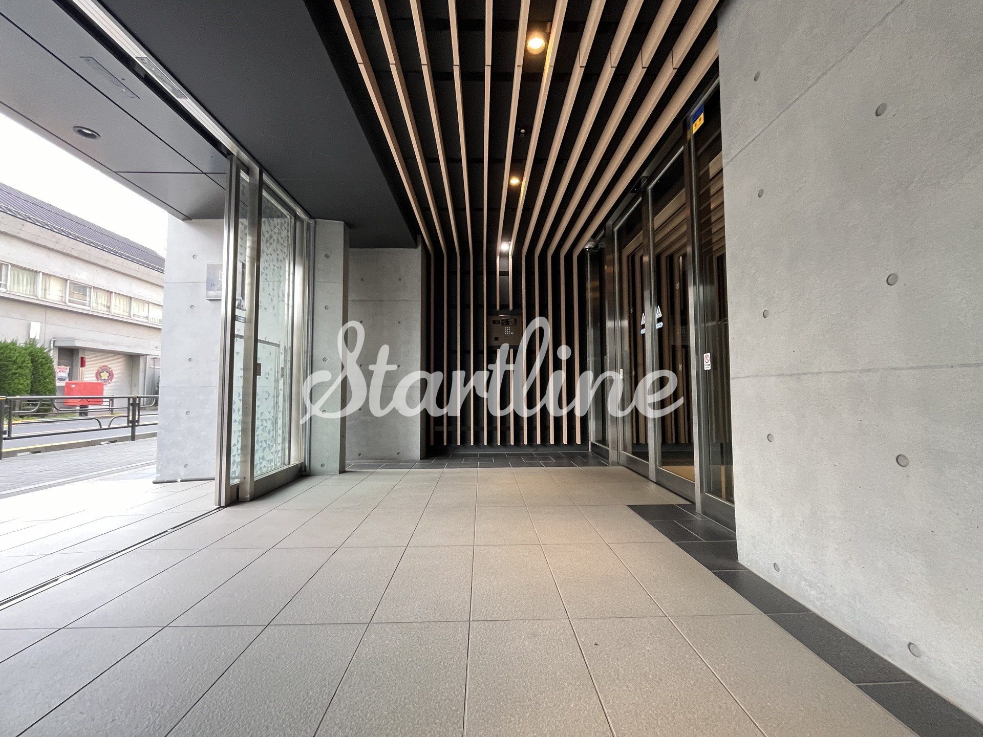 建物エントランス