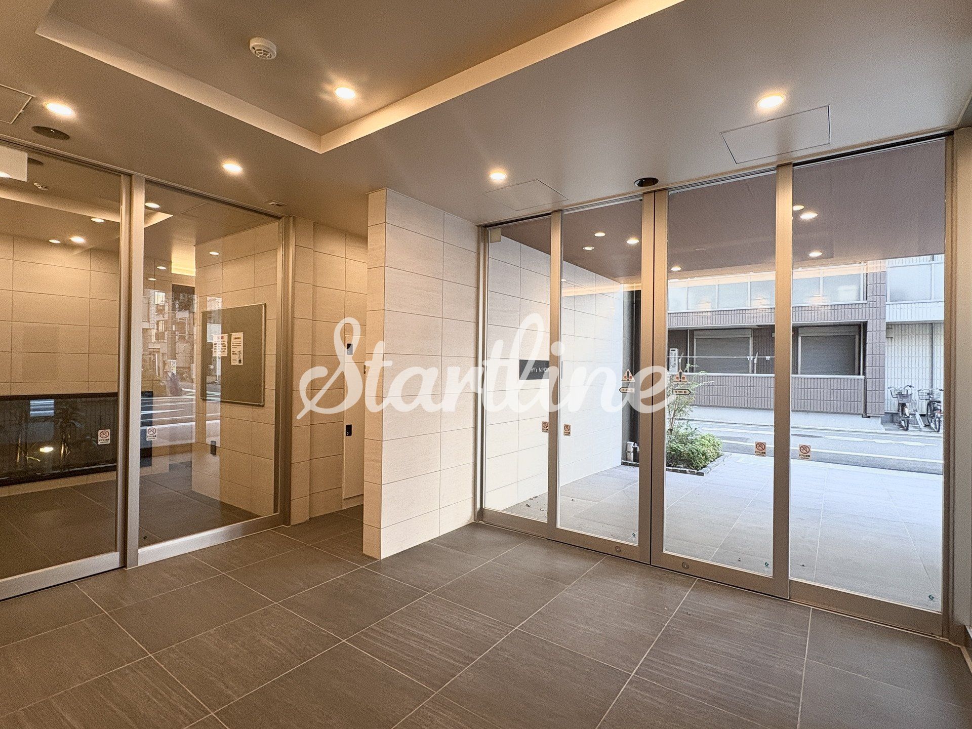 建物エントランス