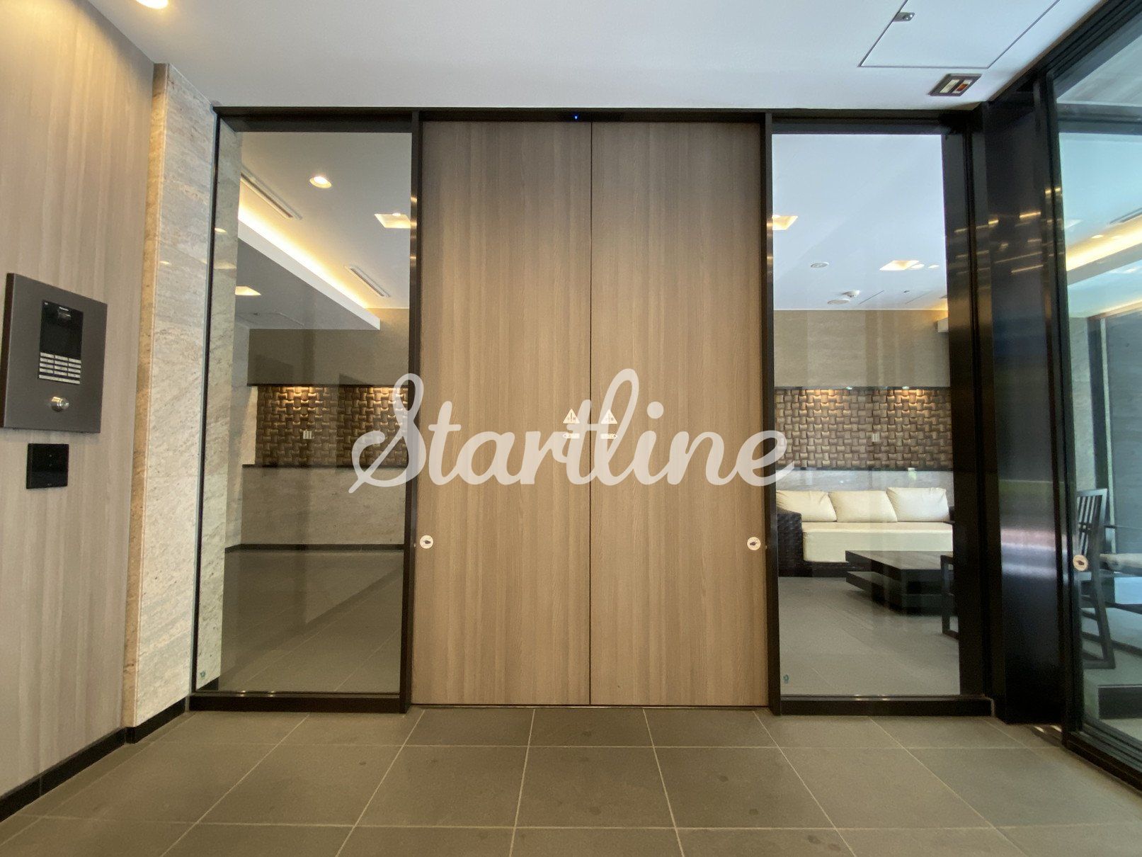 建物エントランス