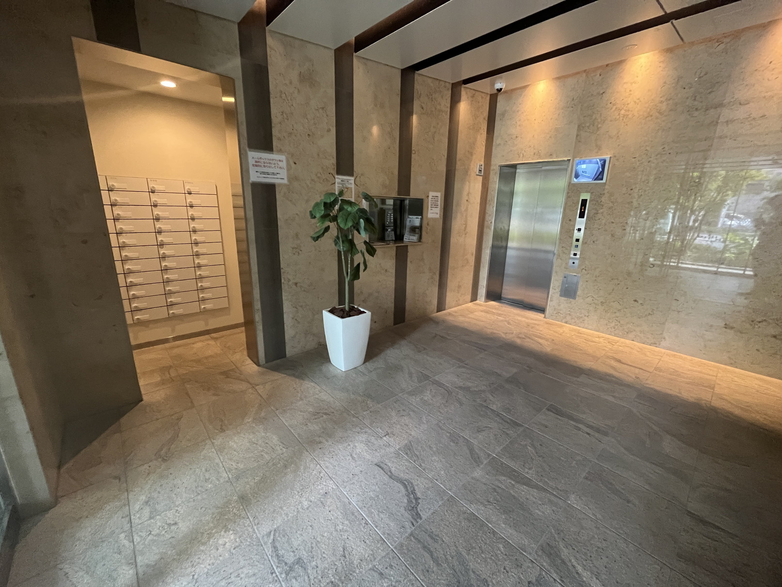 建物エントランス