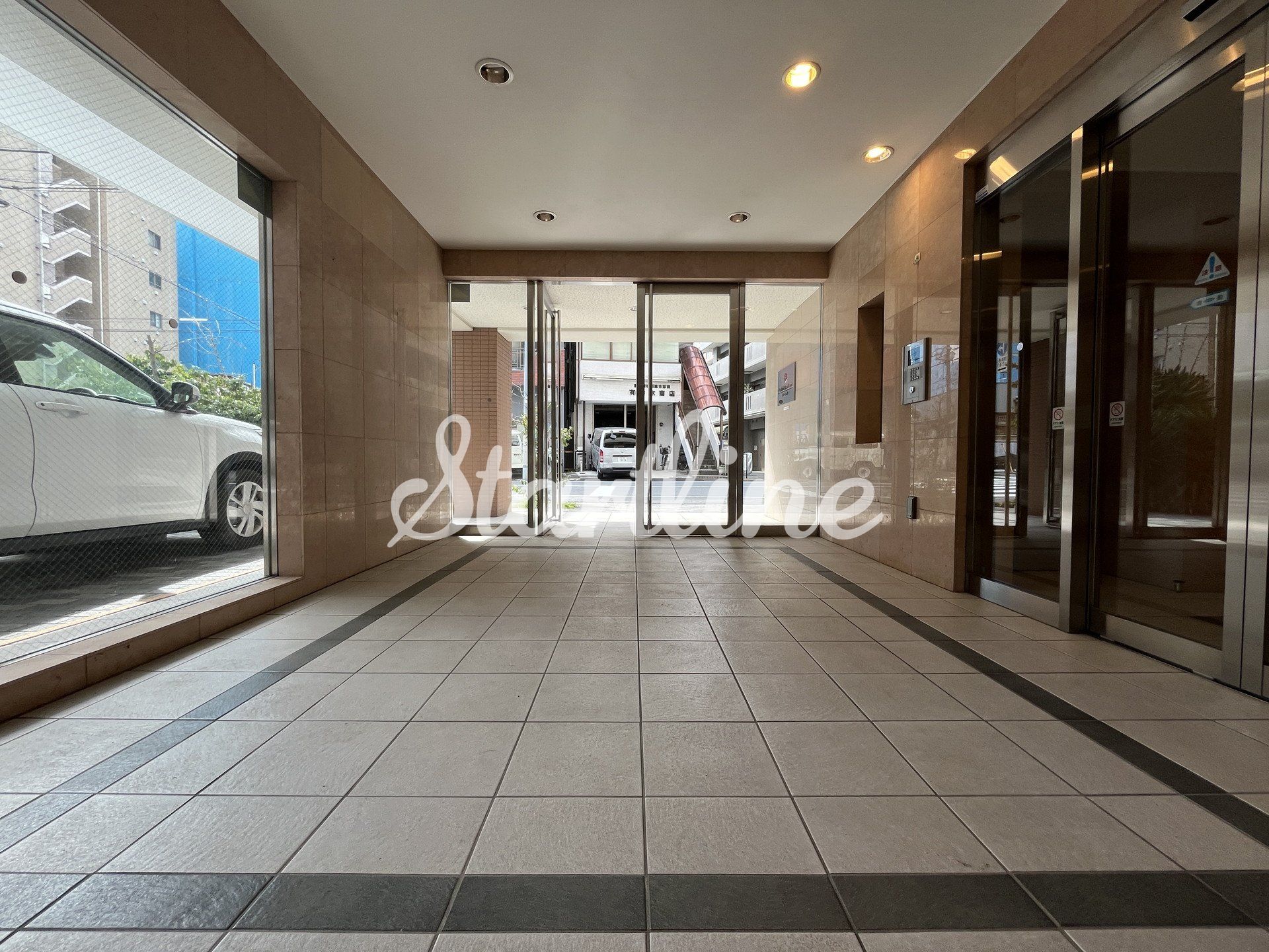 建物エントランス