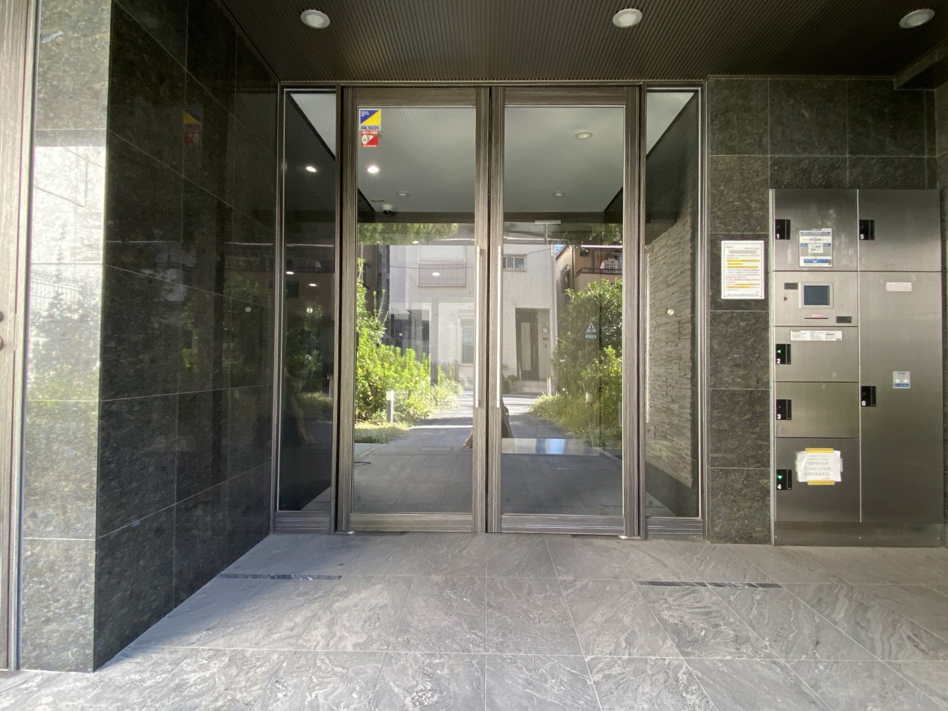 建物エントランス