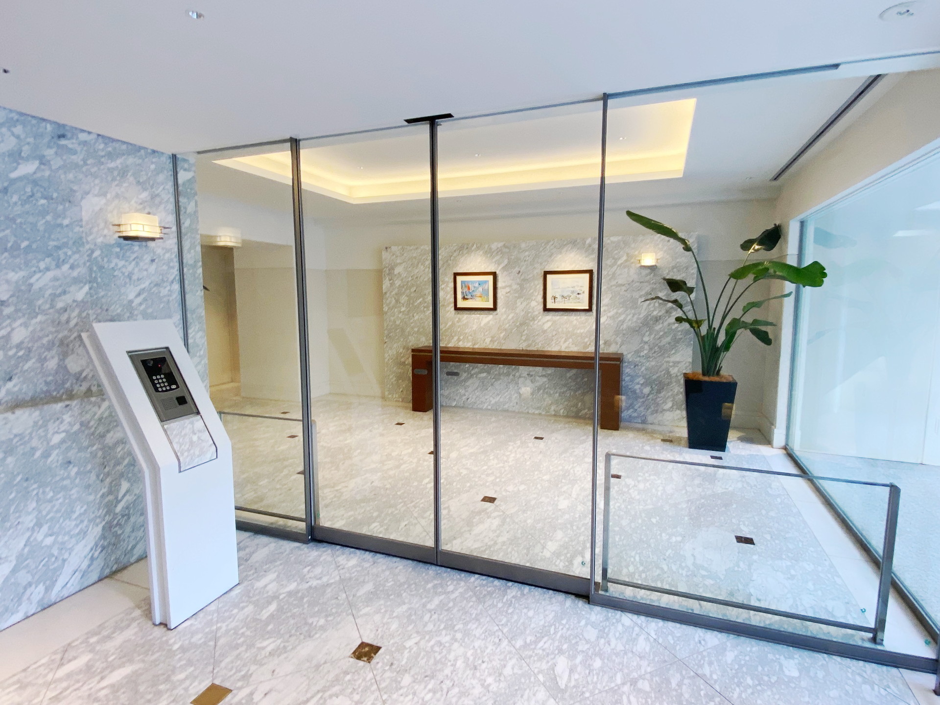 建物エントランス