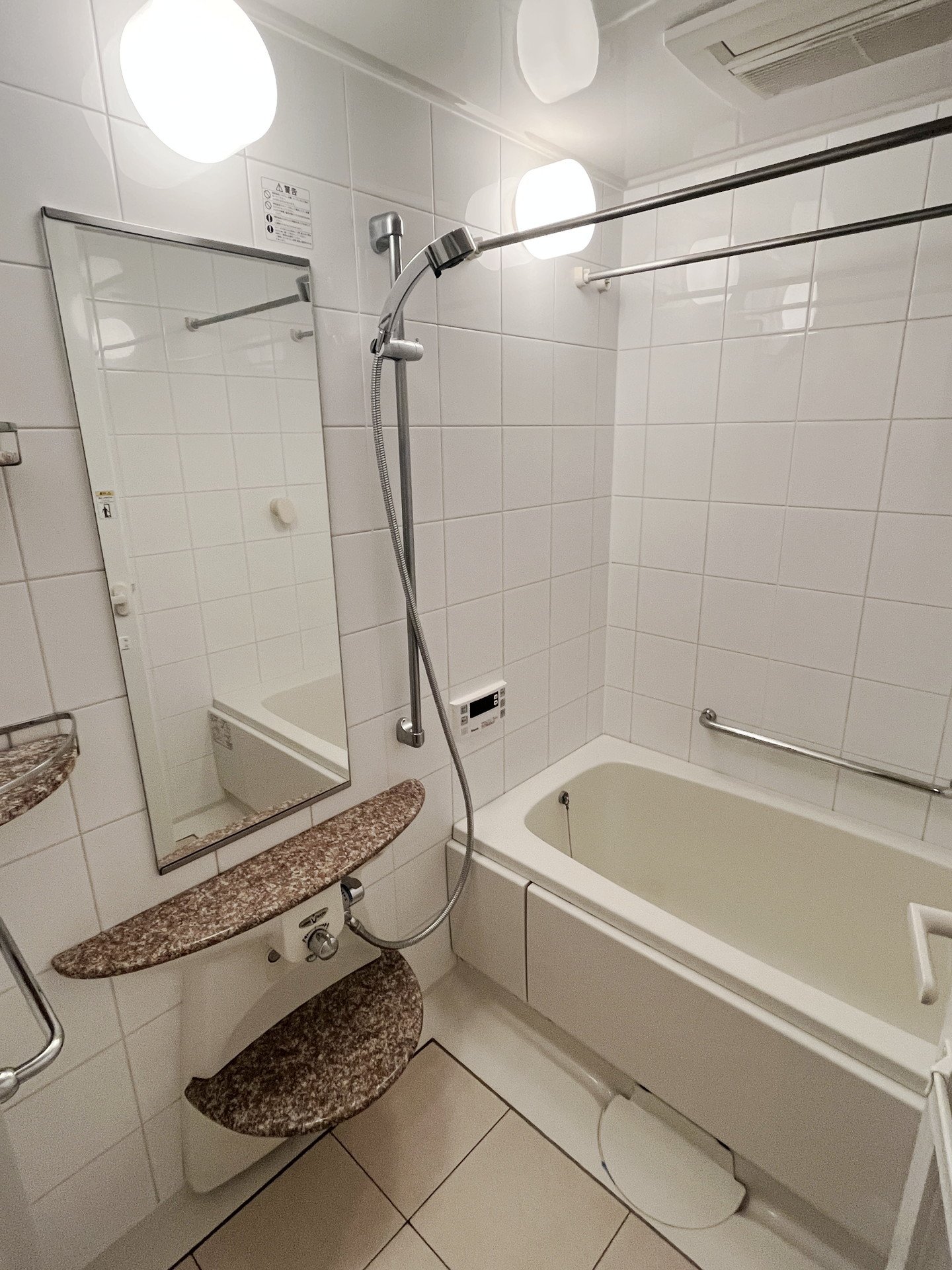 シャワールーム