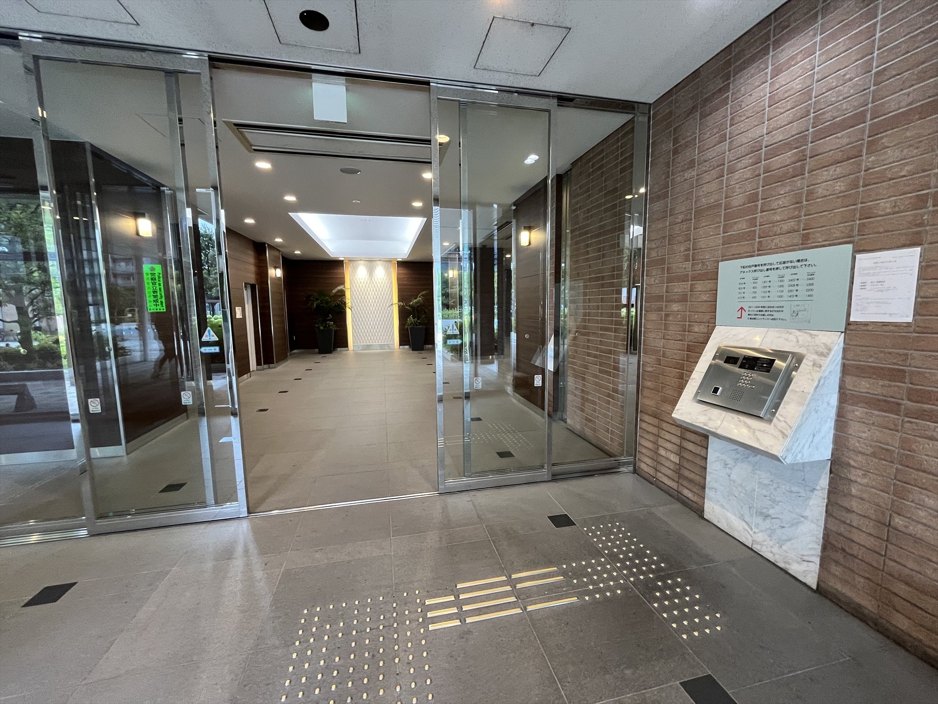 建物エントランス