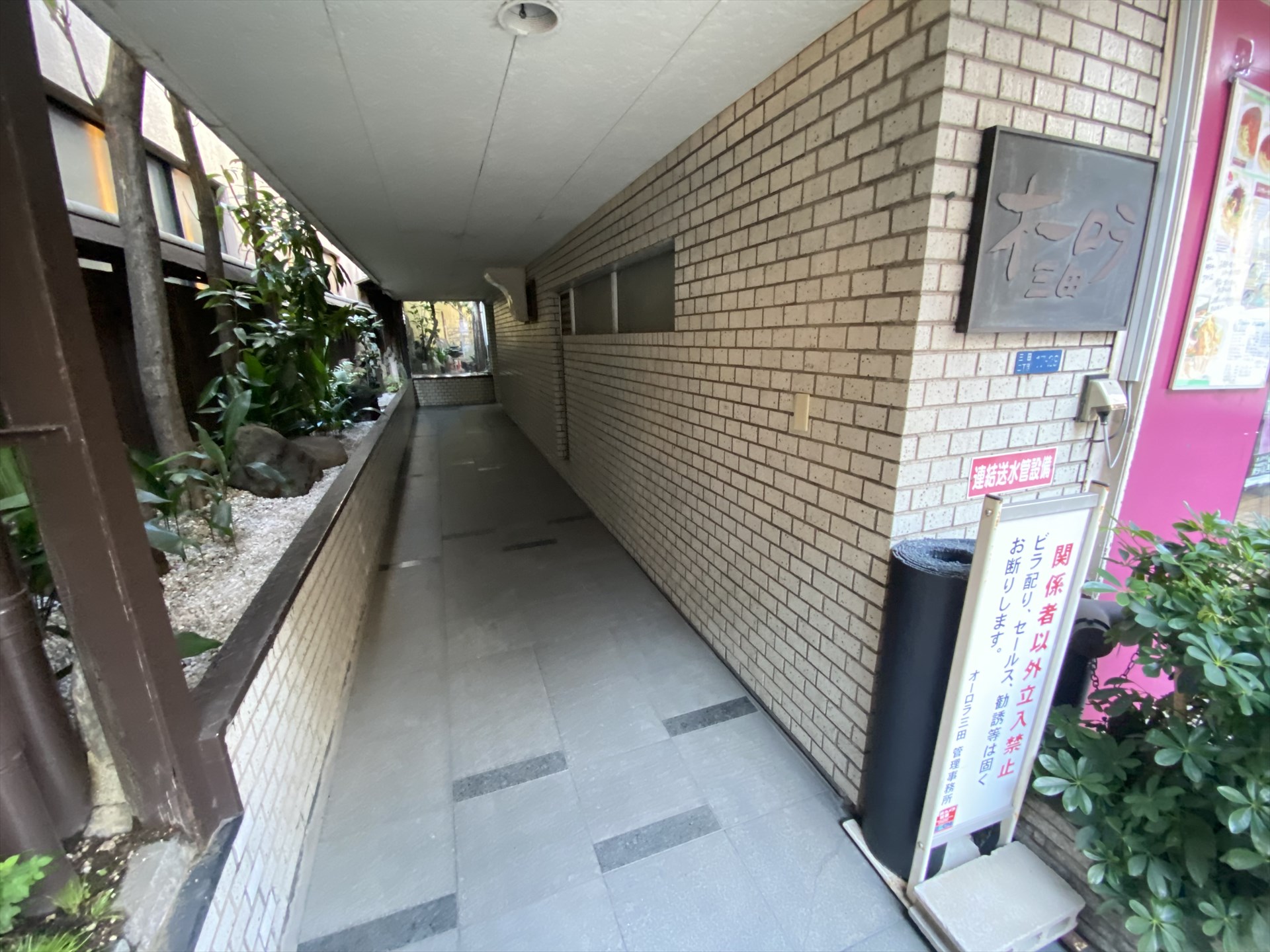 建物エントランス