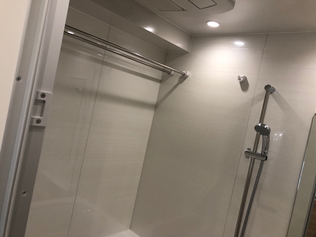 シャワールーム