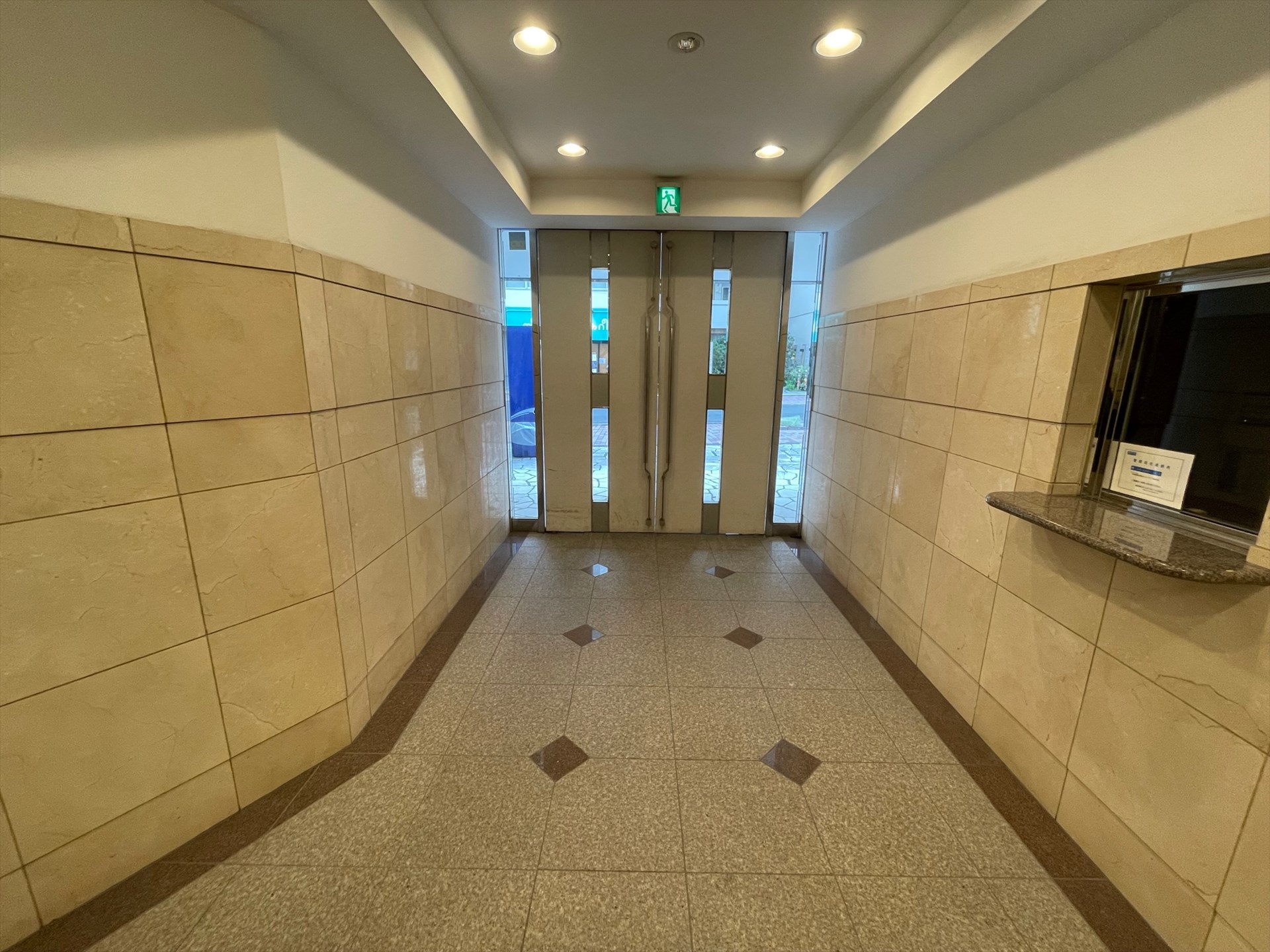 建物エントランス