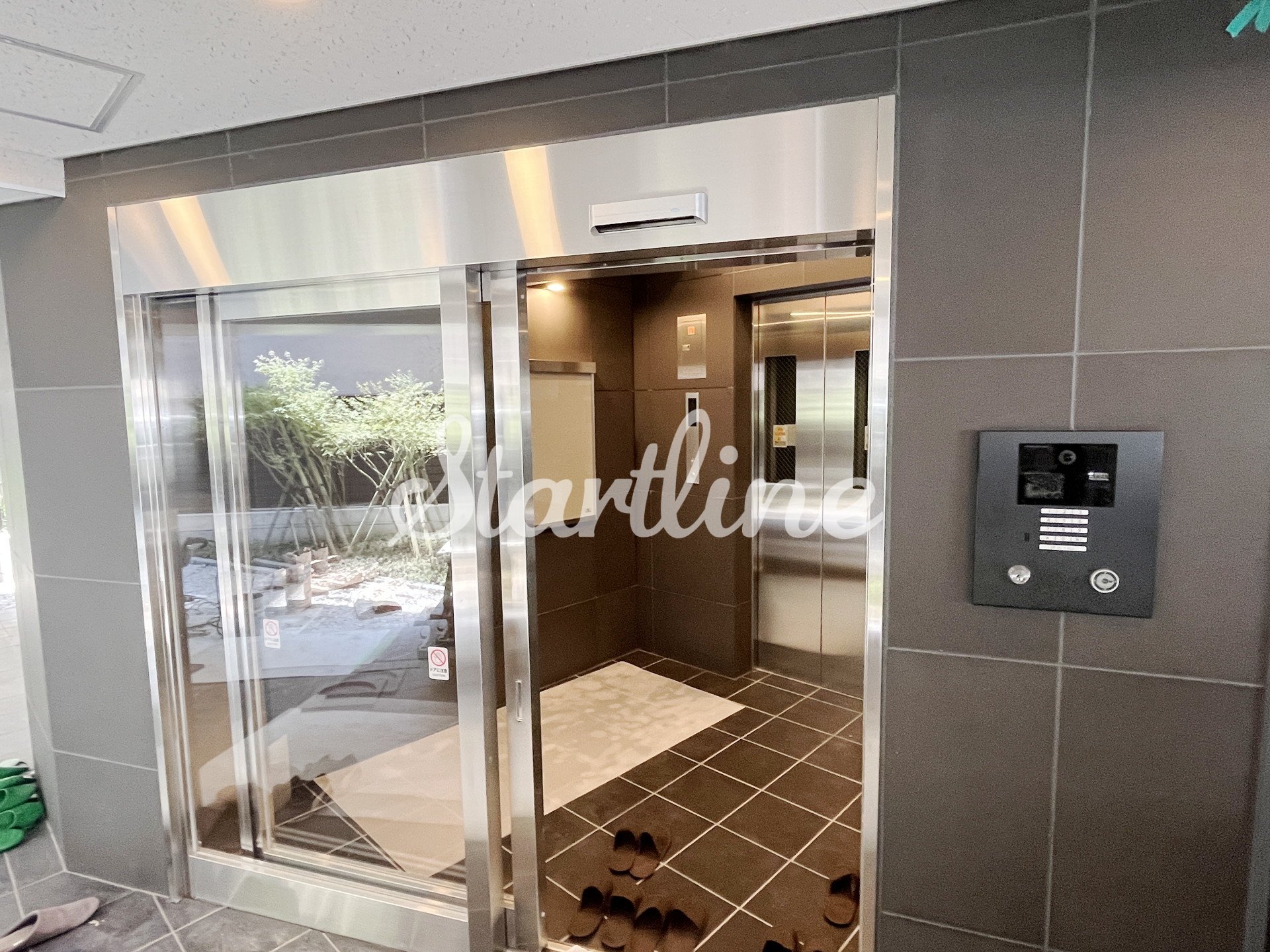 建物エントランス