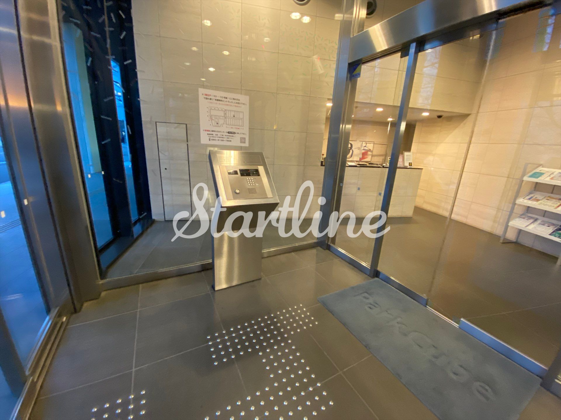 建物エントランス