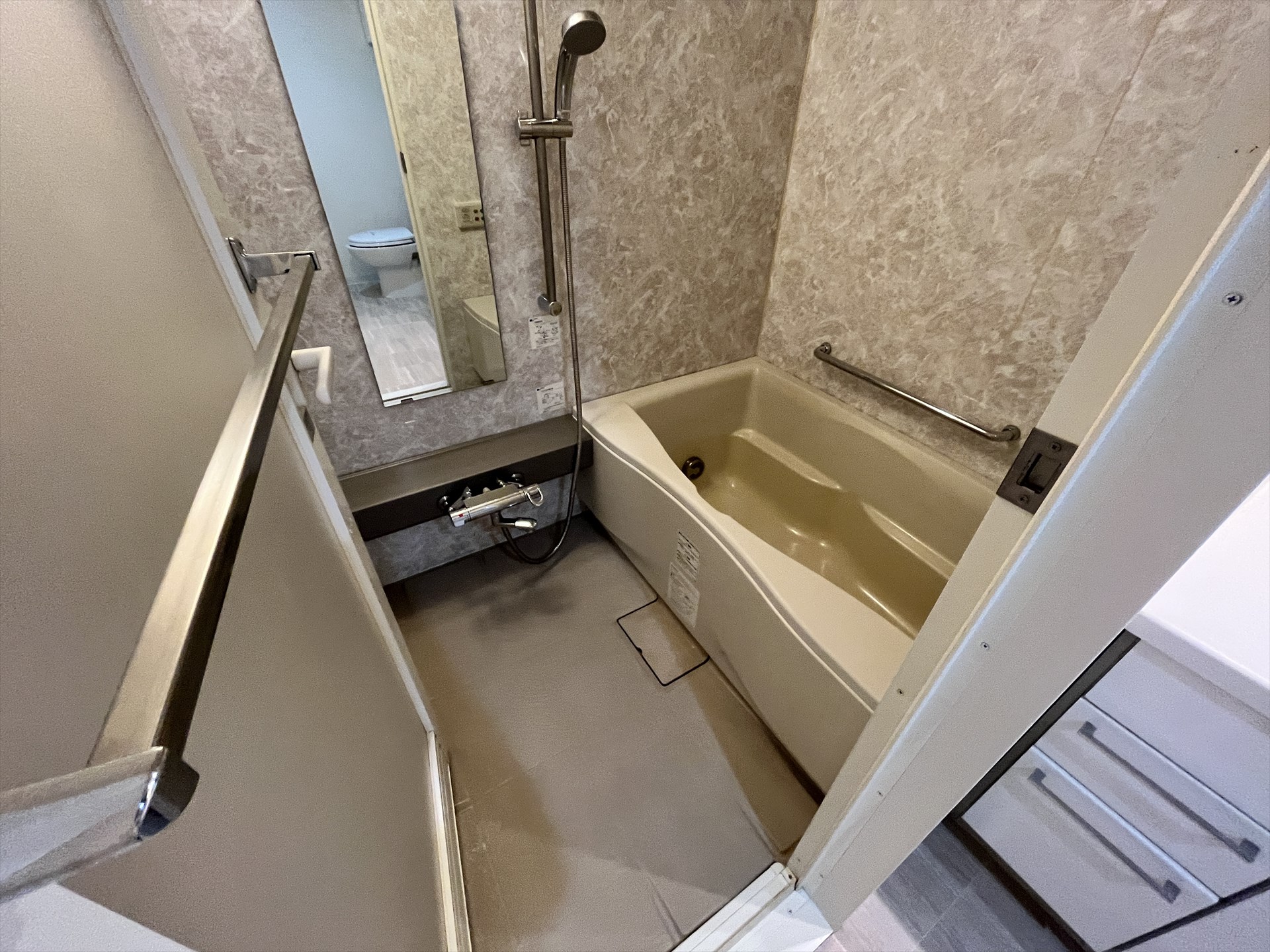 シャワールーム