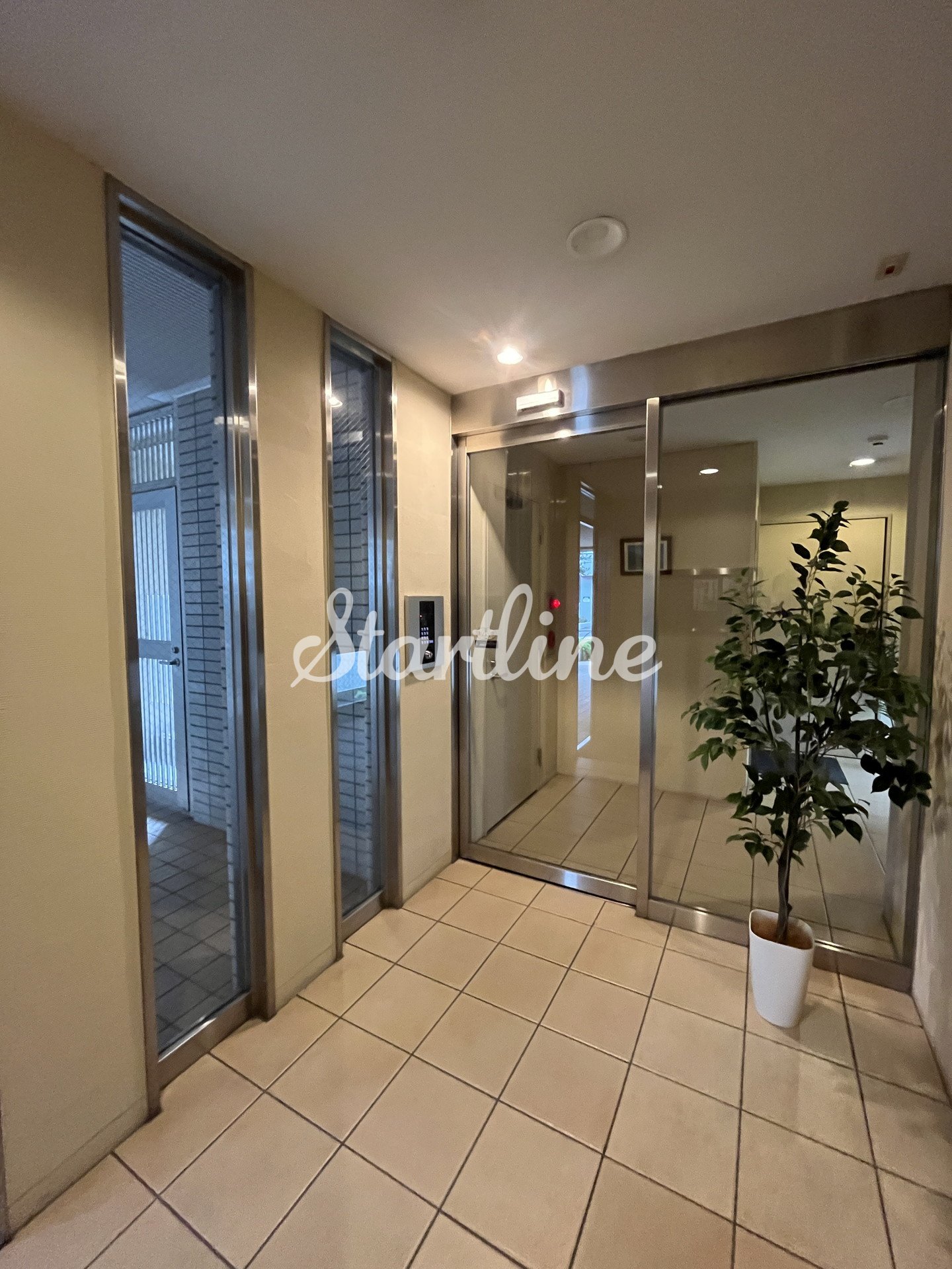 建物エントランス