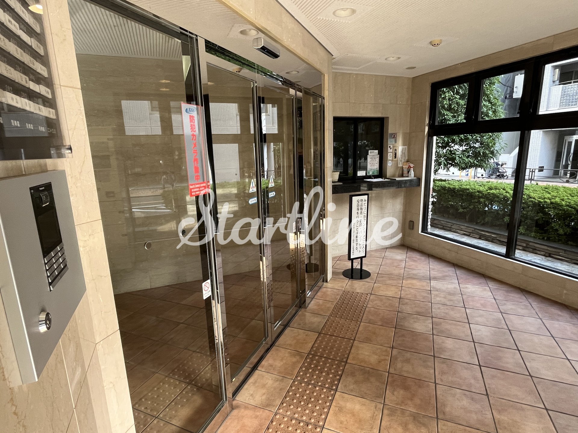建物エントランス