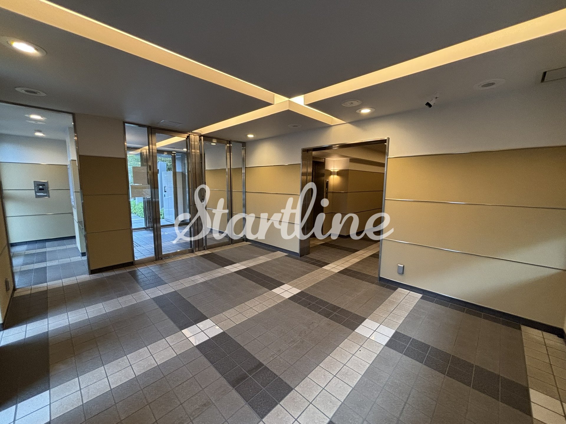 建物エントランス