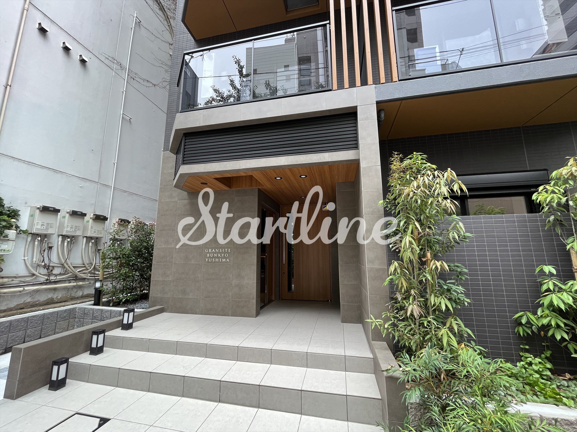 建物エントランス