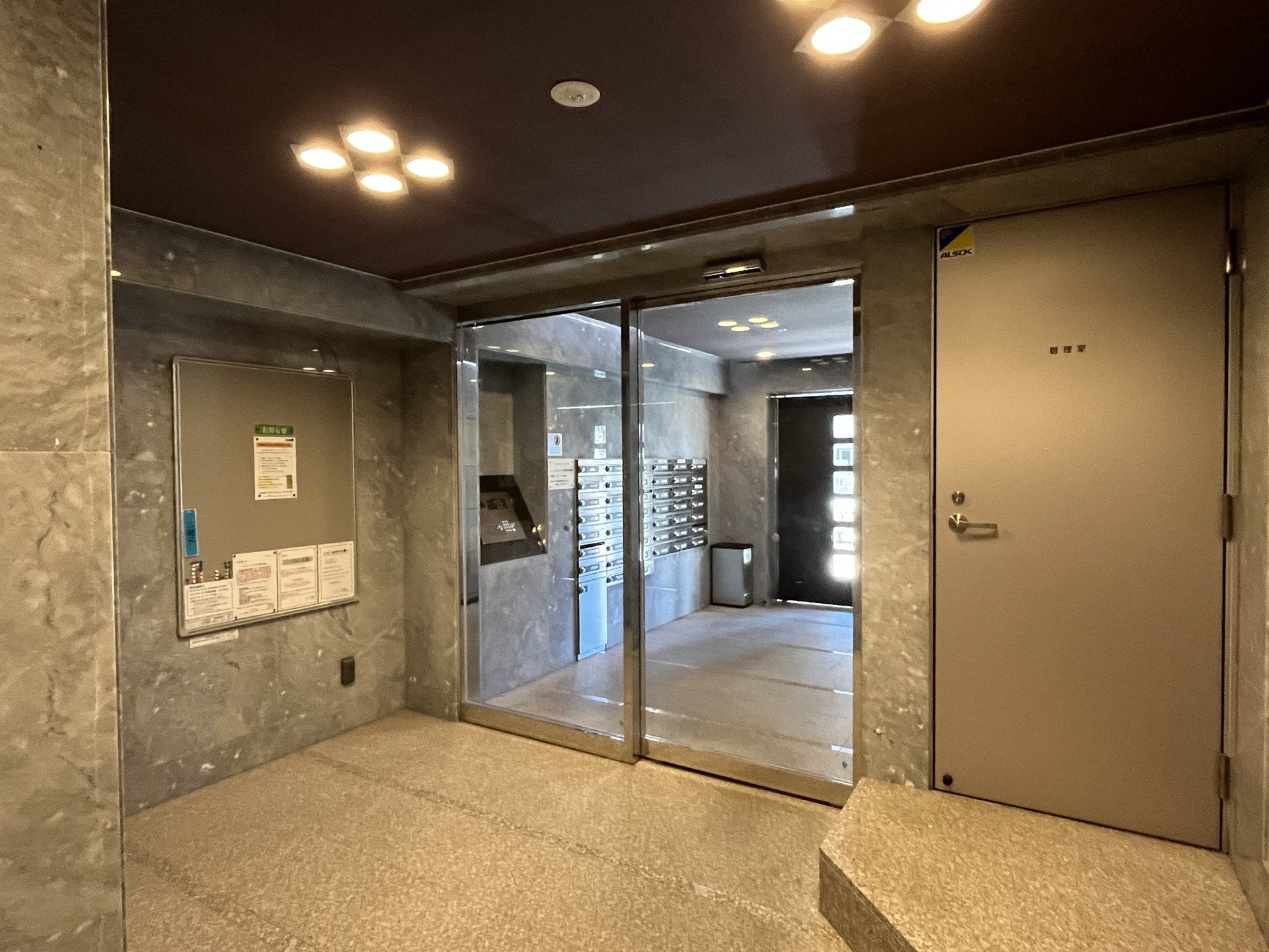 建物エントランス