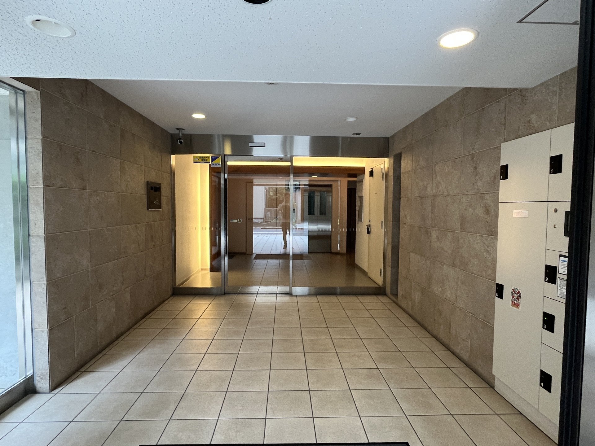 建物エントランス