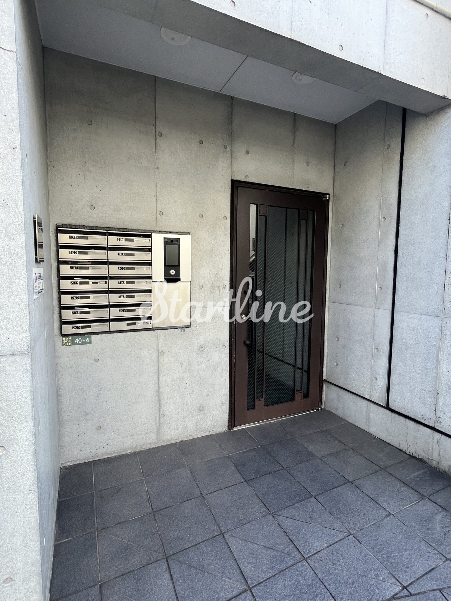 建物エントランス